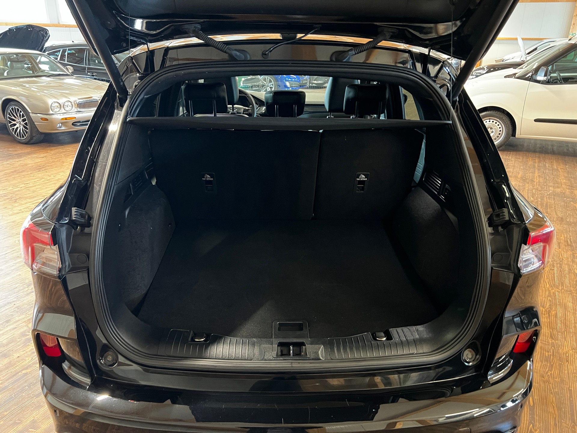FORD Kuga 2.5 FHEV ST-Line X 4WD-image-13