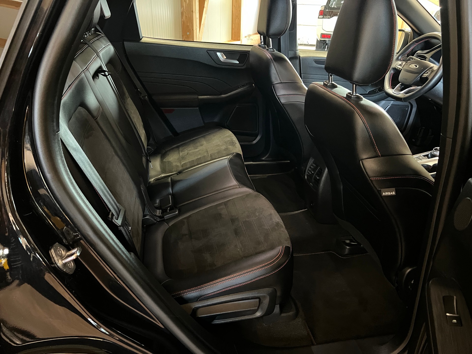 FORD Kuga 2.5 FHEV ST-Line X 4WD-image-12