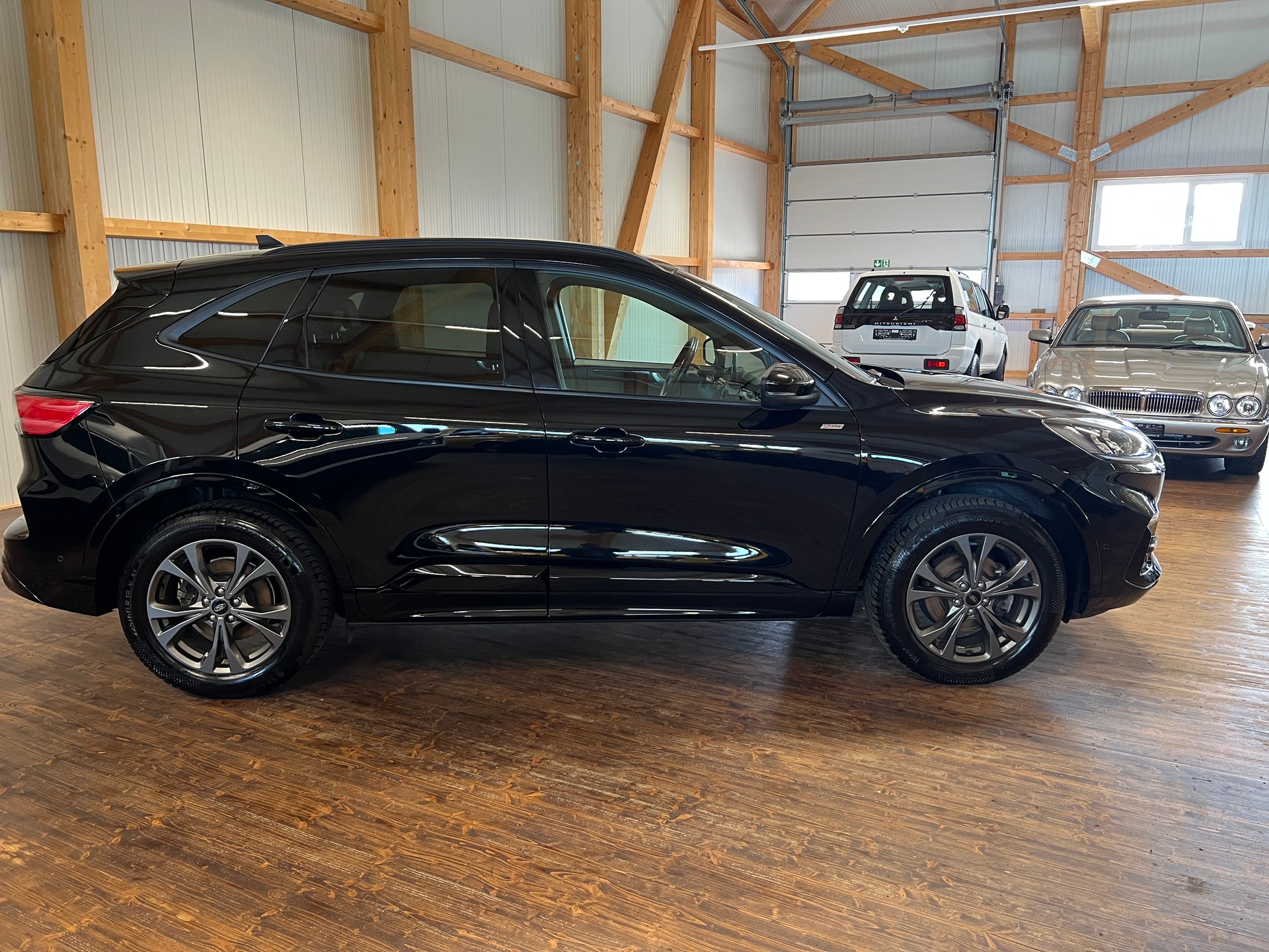 FORD Kuga 2.5 FHEV ST-Line X 4WD-image-3