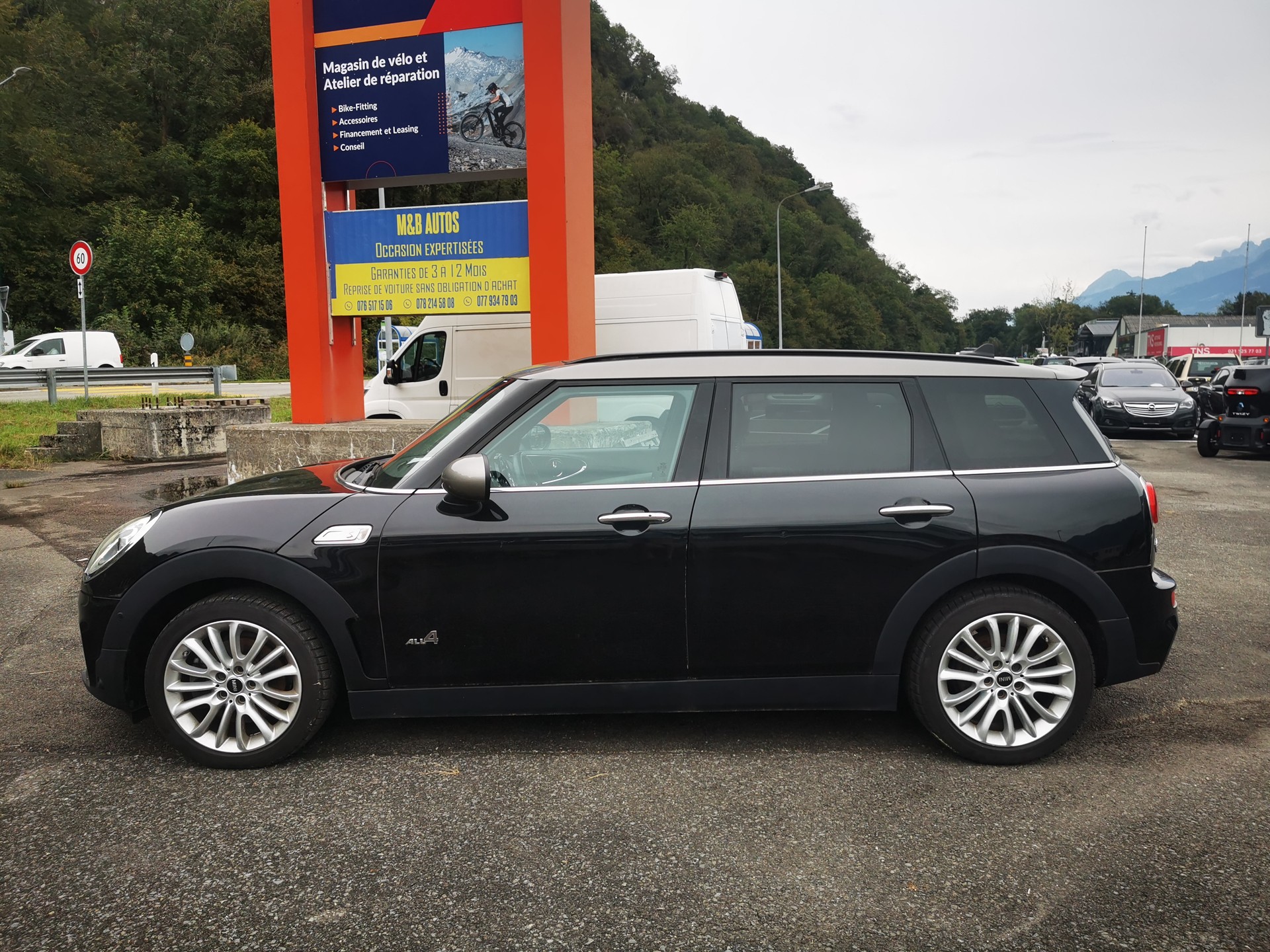 MINI Clubman Cooper S ALL4 John Cooper Works-image-3