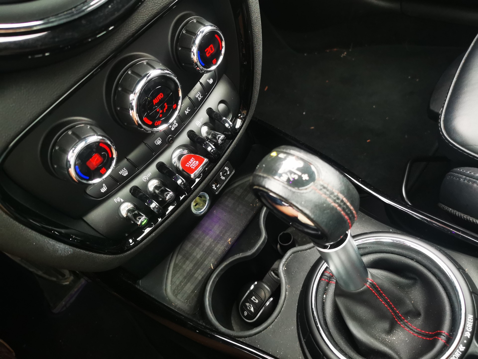 MINI Clubman Cooper S ALL4 John Cooper Works-image-14