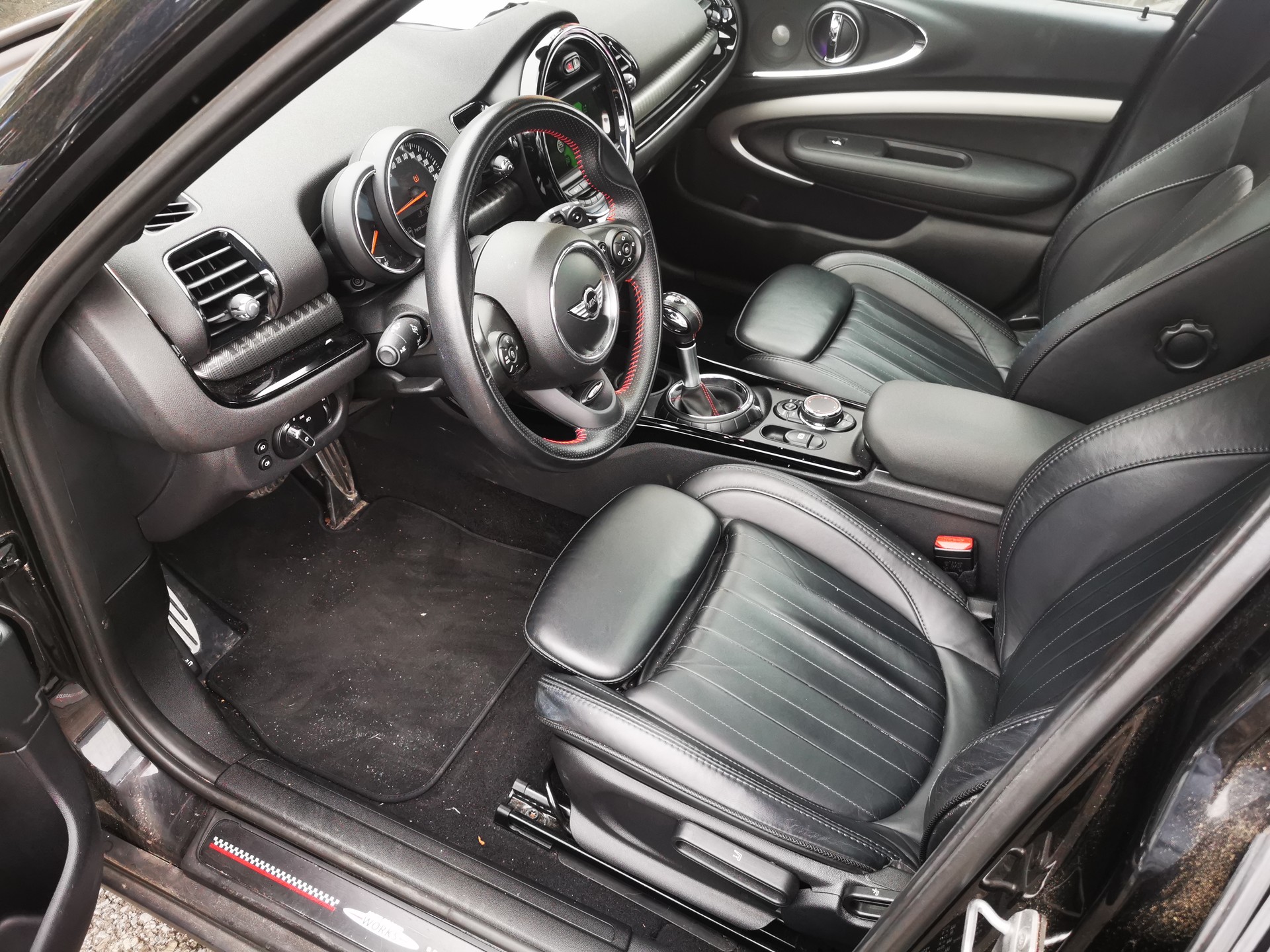 MINI Clubman Cooper S ALL4 John Cooper Works-image-12