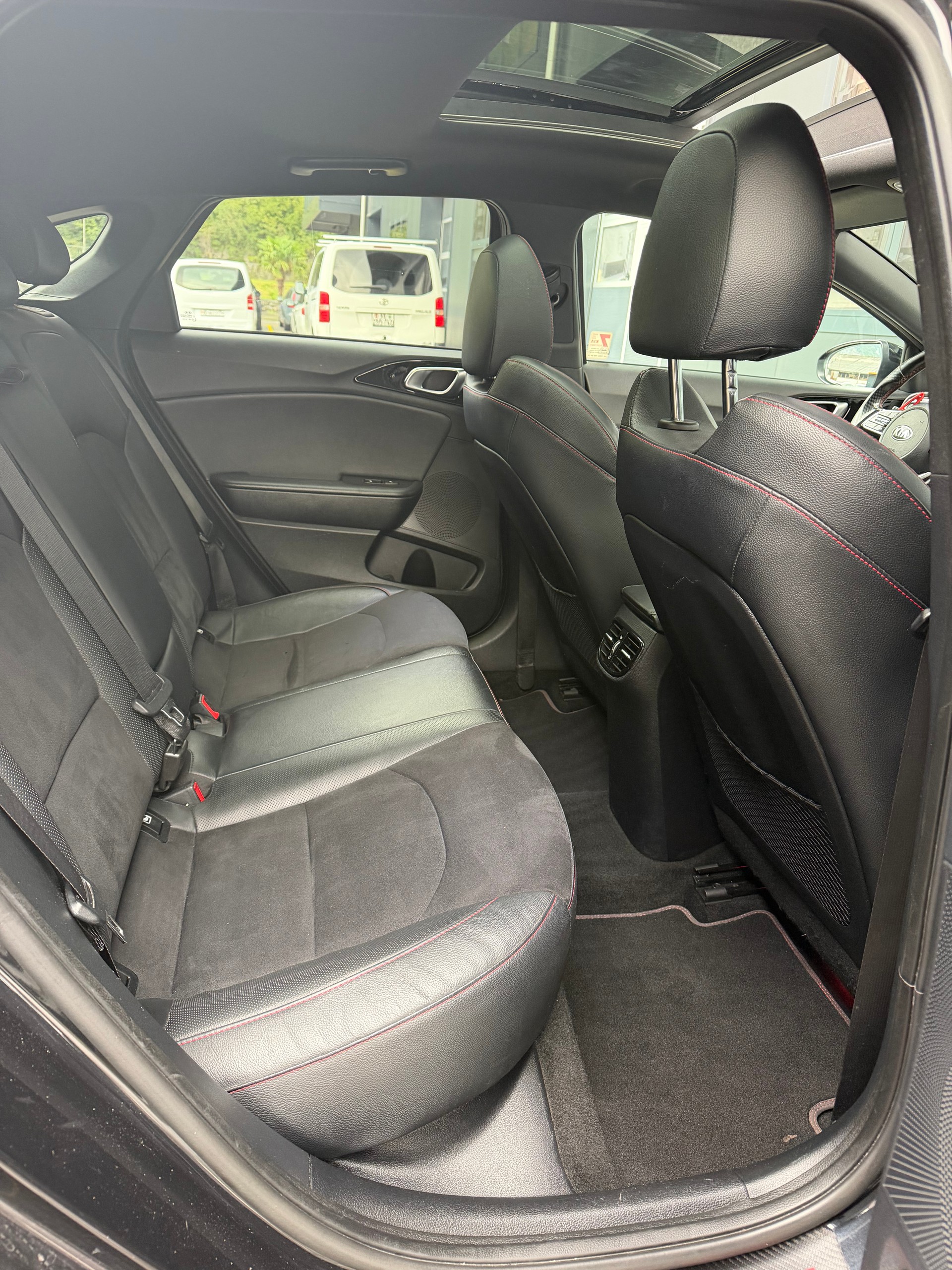 KIA ProCeed 1.6 T-GDi GT DCT-image-8