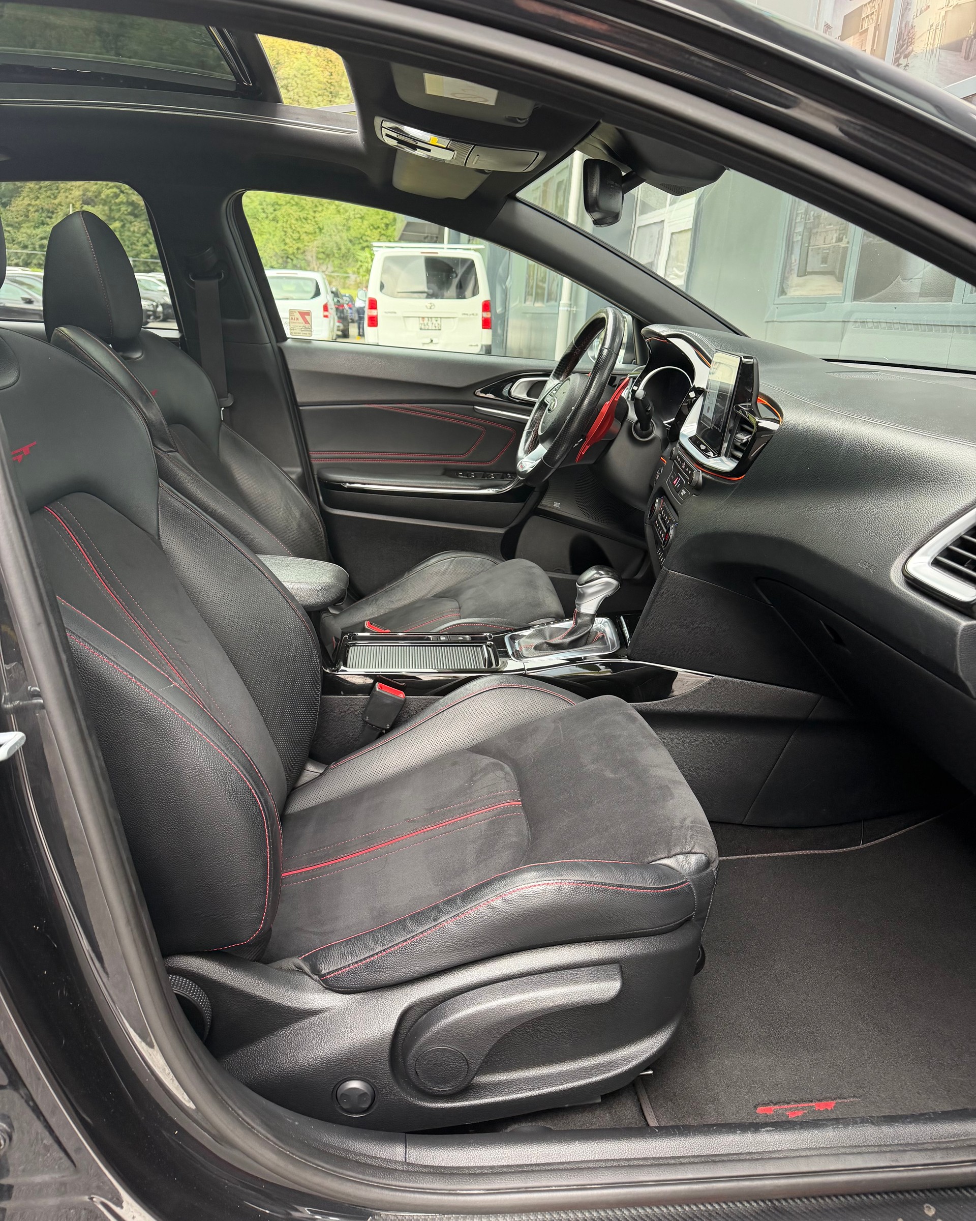 KIA ProCeed 1.6 T-GDi GT DCT-image-10
