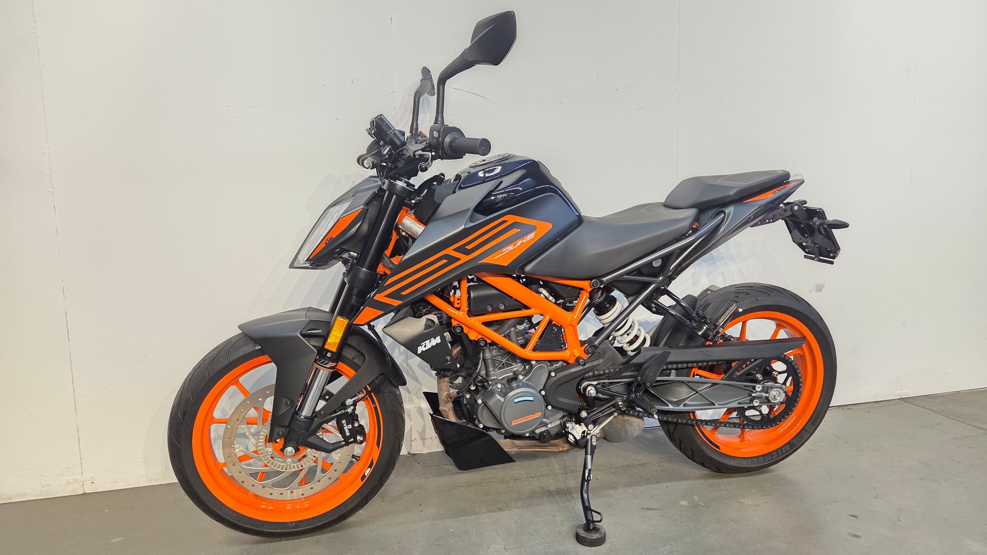 KTM 125 Duke ABS-showroom-element-3