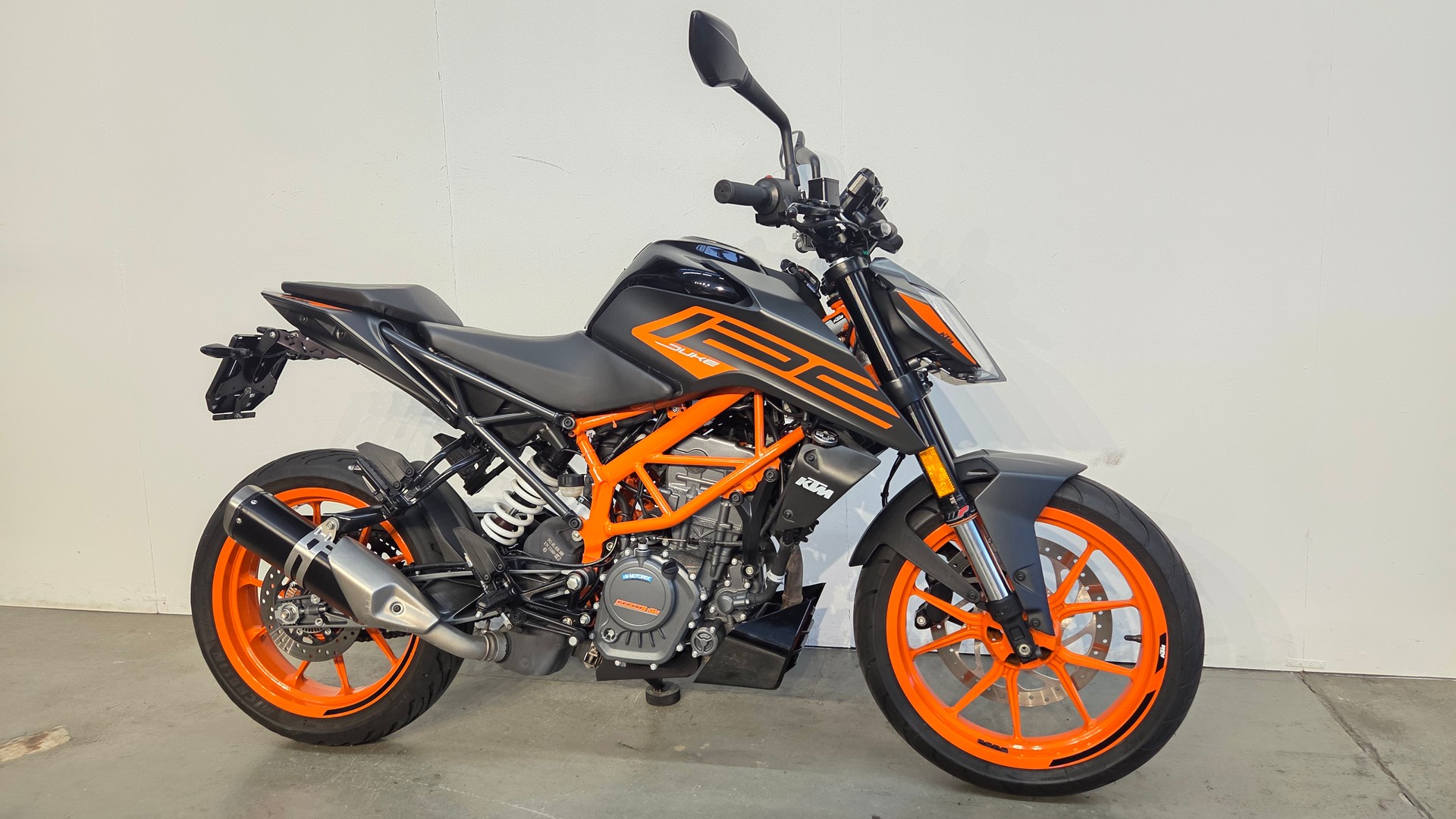 KTM 125 Duke ABS-showroom-element-2