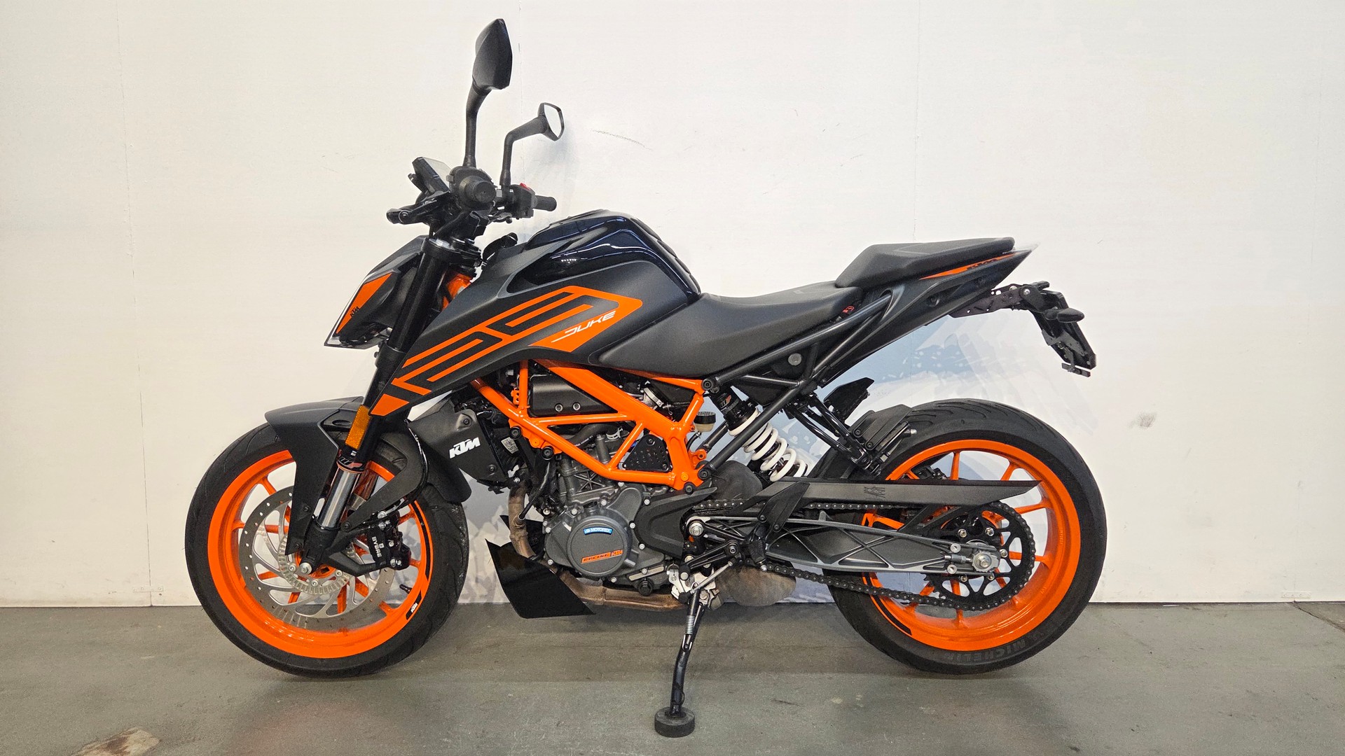 KTM 125 Duke ABS-showroom-element-1