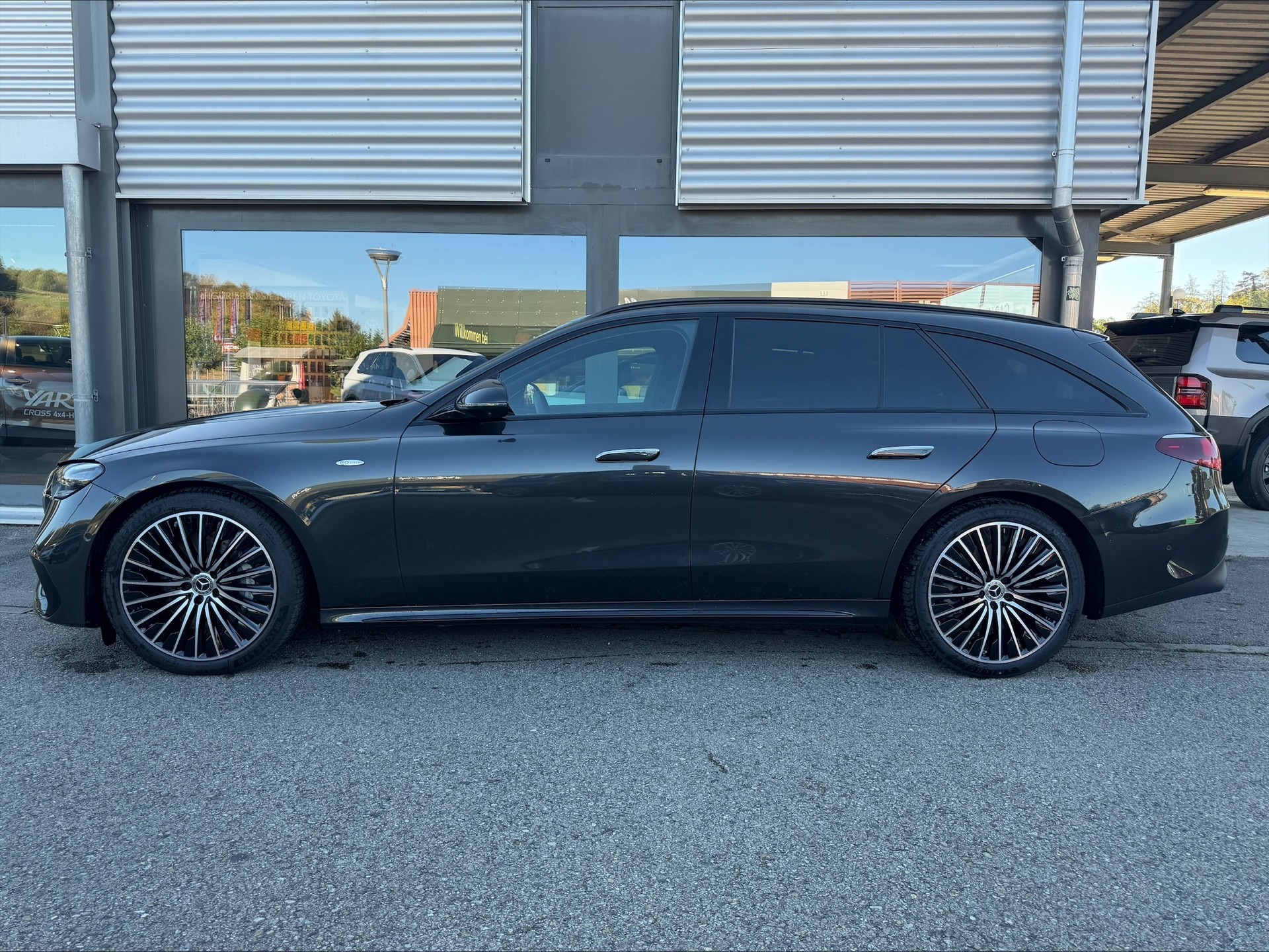 MERCEDES-BENZ E 300 de T 4Matic EQ Hybrid 9G-Tronic-showroom-element-1