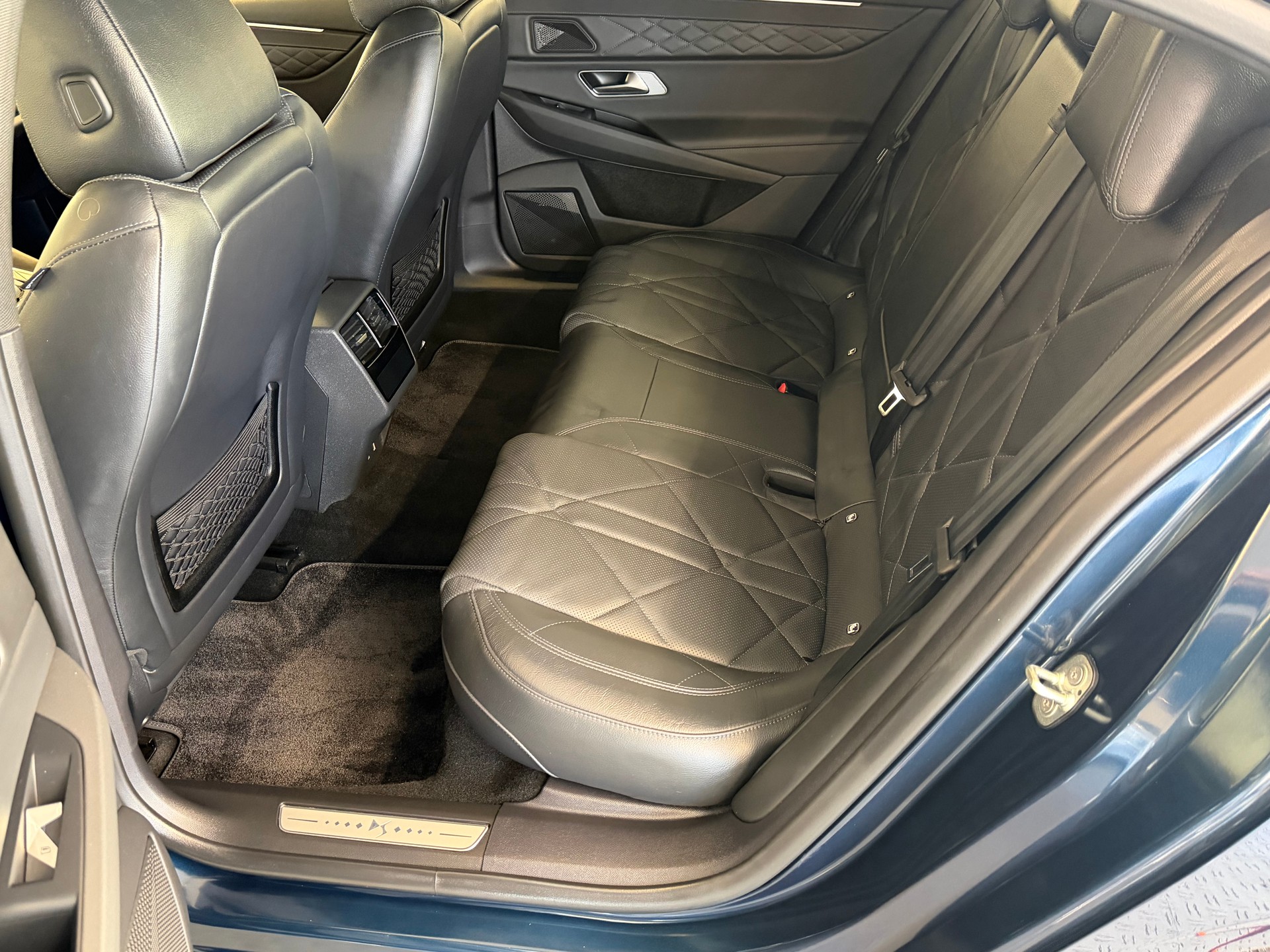 DS AUTOMOBILES DS 9 1.6 E-TENSE 225 Performance Line + e-EAT8-image-14
