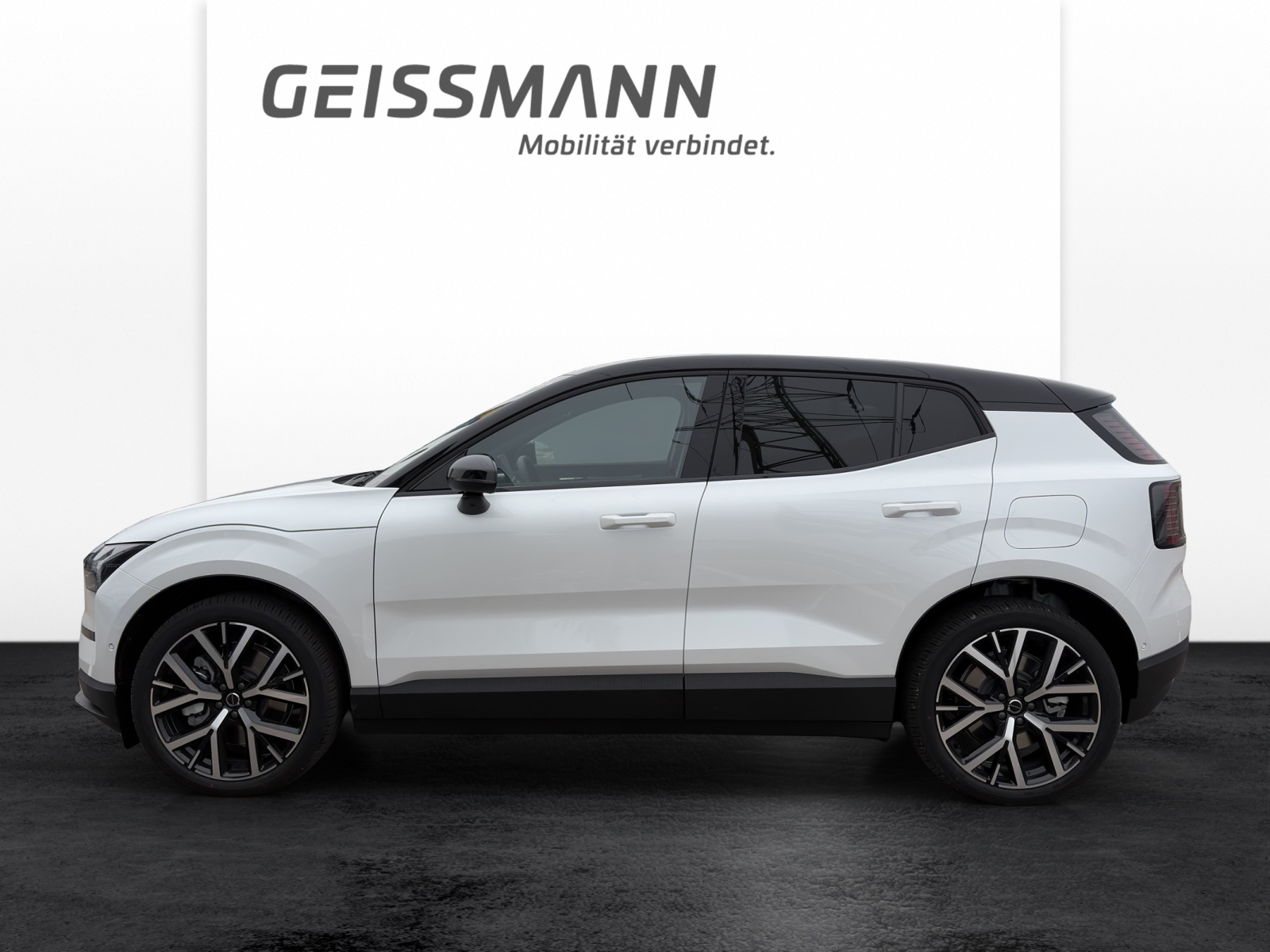 VOLVO EX30 P8 Ultra XCENTRIC Black Edition AWD-showroom-element-2