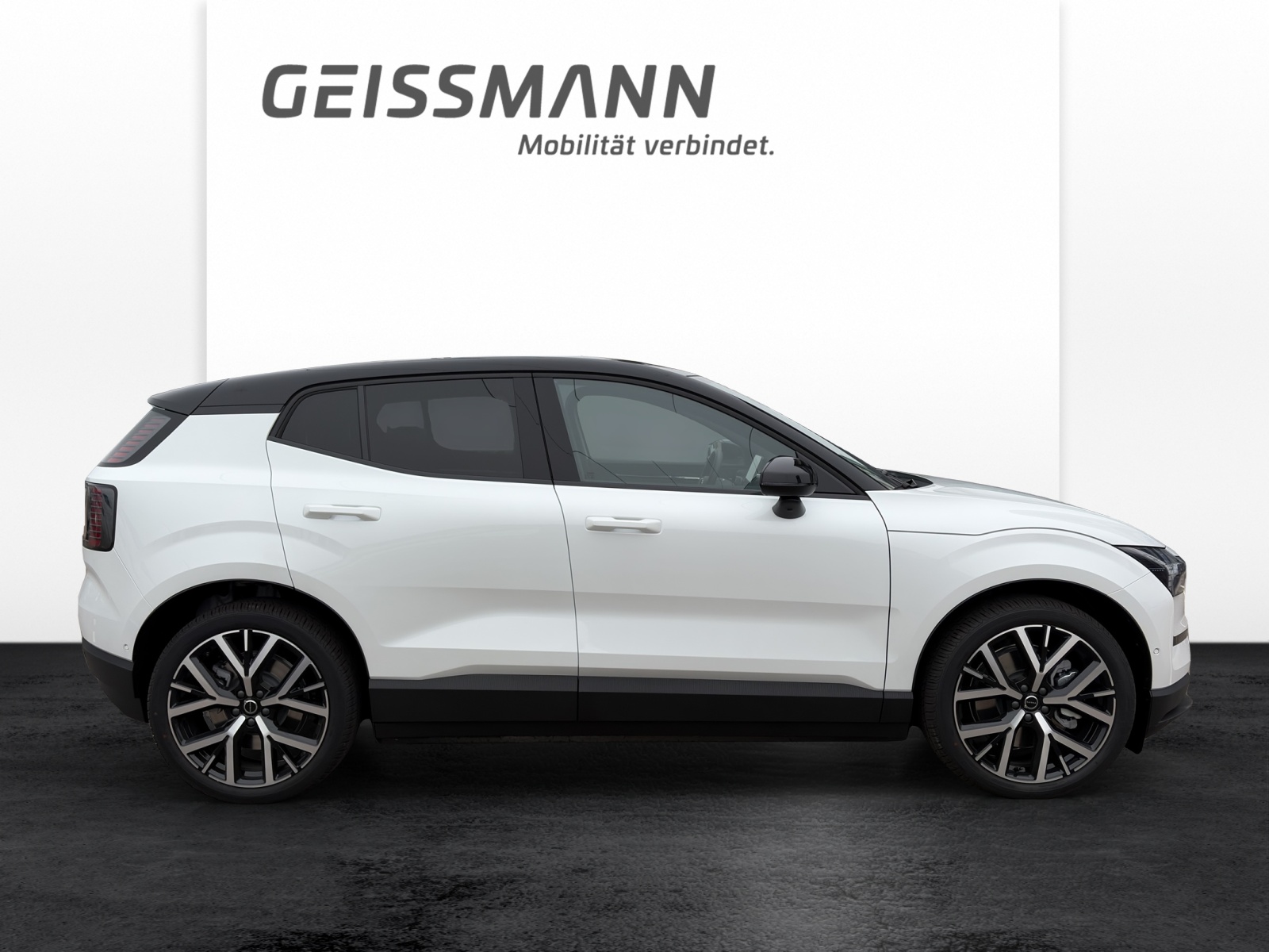 VOLVO EX30 P8 Ultra XCENTRIC Black Edition AWD-showroom-element-3