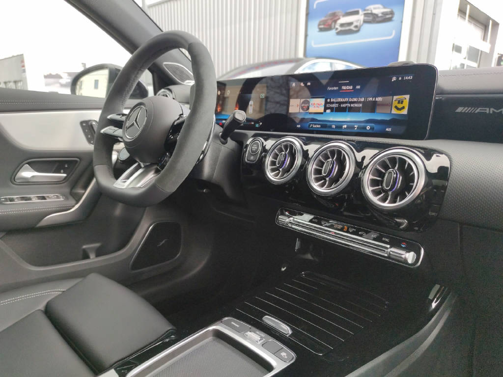 MERCEDES-BENZ A 45 S AMG 4matic+-image-11