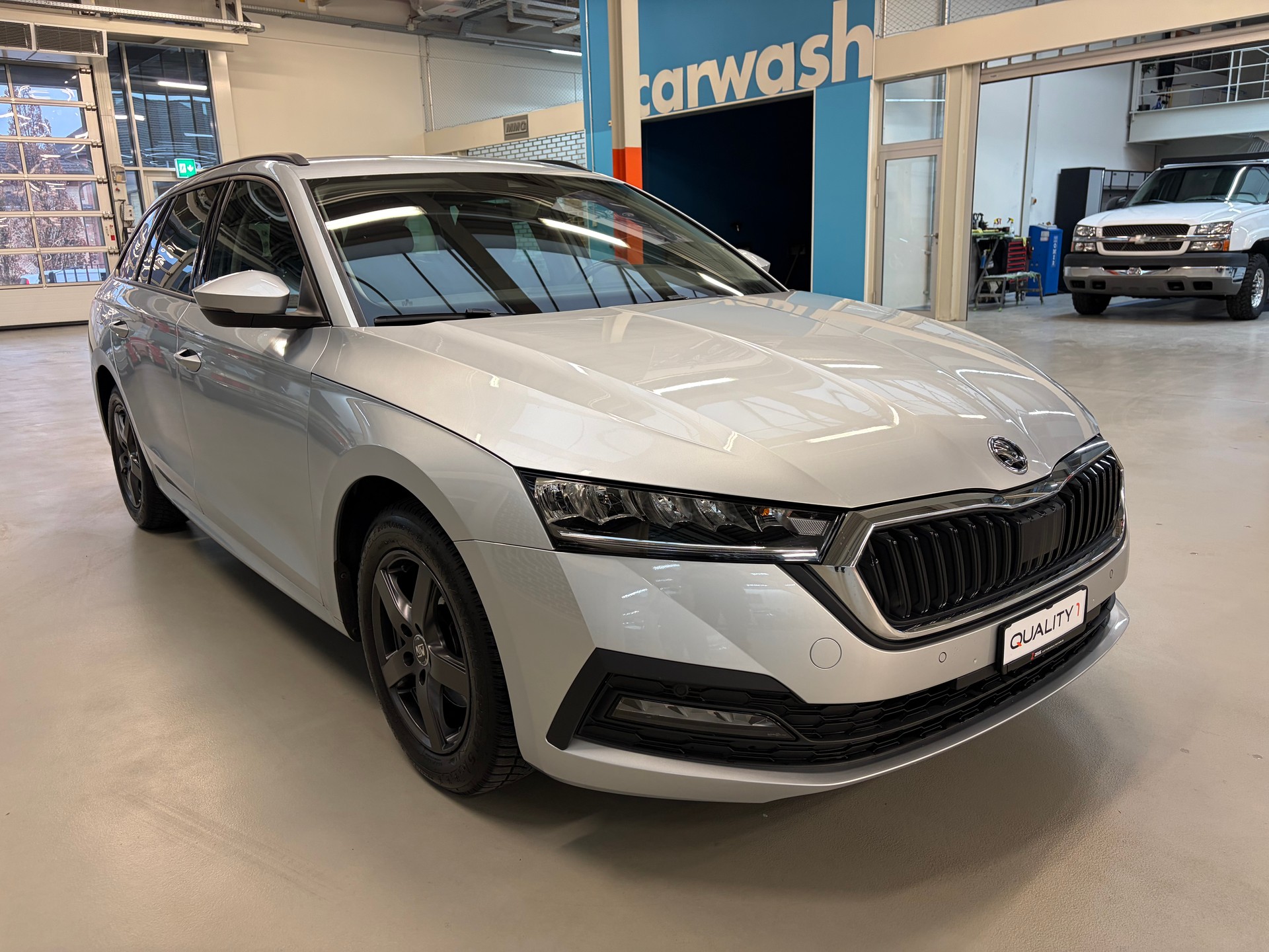 SKODA Octavia Combi 2.0 TDI DSG Ambition-image-6