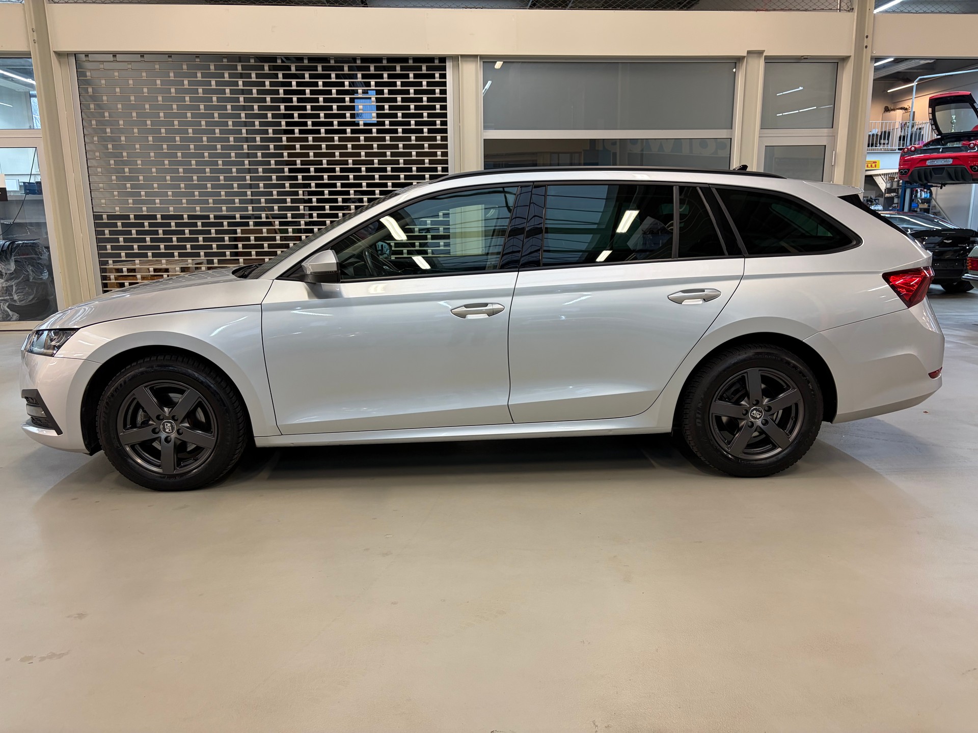 SKODA Octavia Combi 2.0 TDI DSG Ambition-image-1