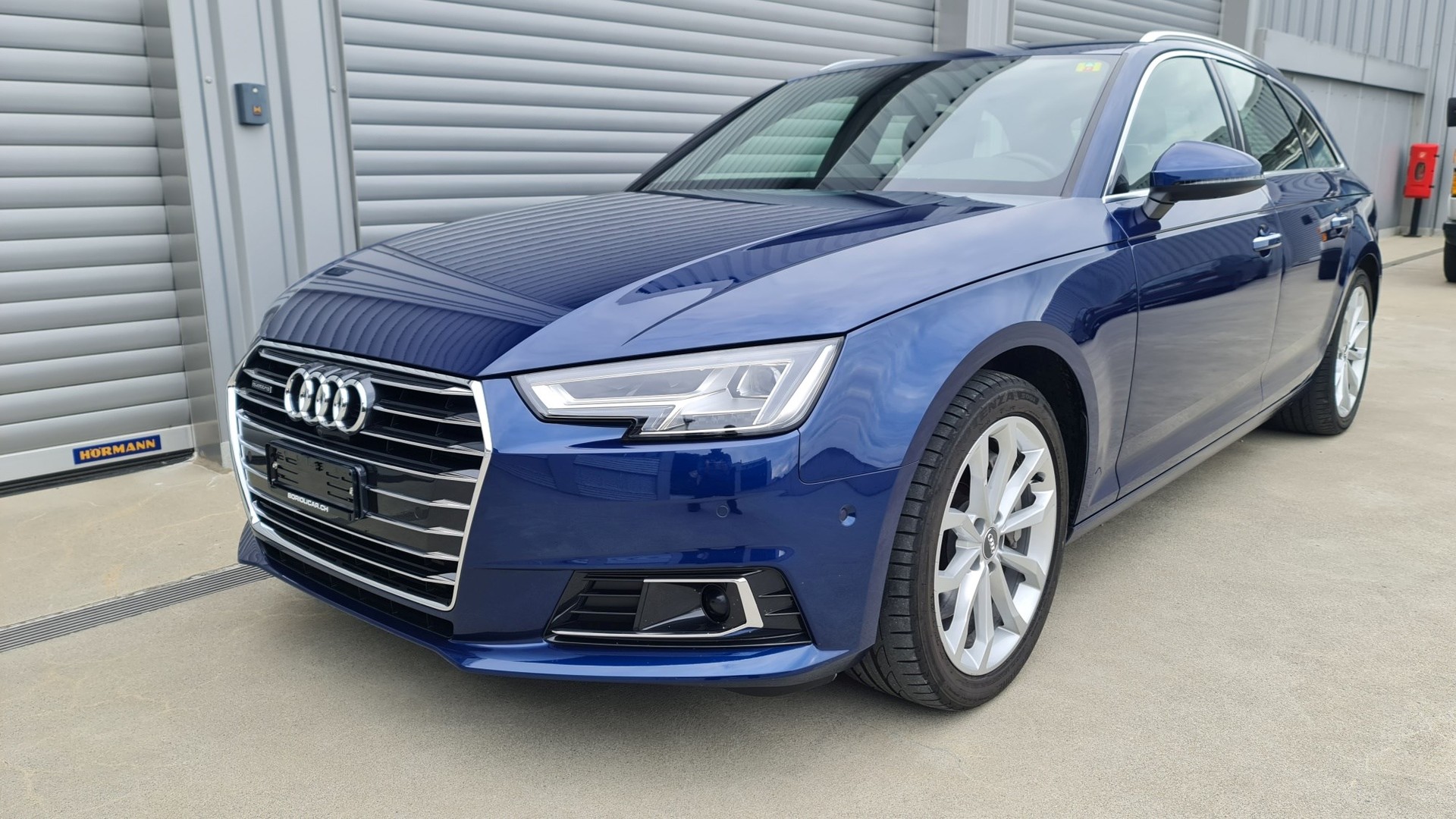 AUDI A4 Avant 2.0 TFSI Design quattro S-tronic-image-0