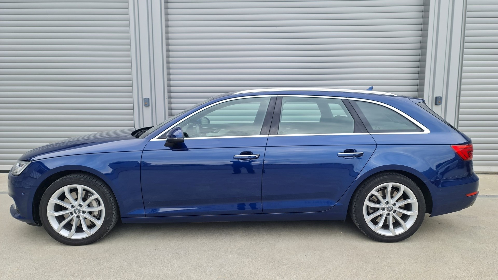 AUDI A4 Avant 2.0 TFSI Design quattro S-tronic-image-2