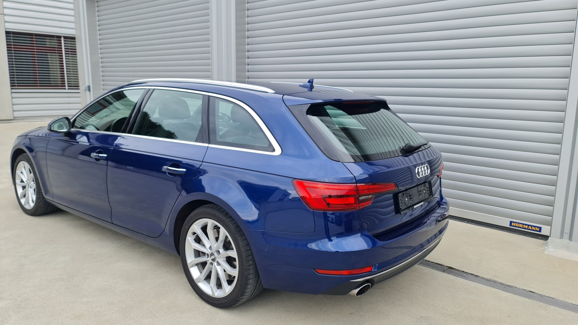 AUDI A4 Avant 2.0 TFSI Design quattro S-tronic-image-3
