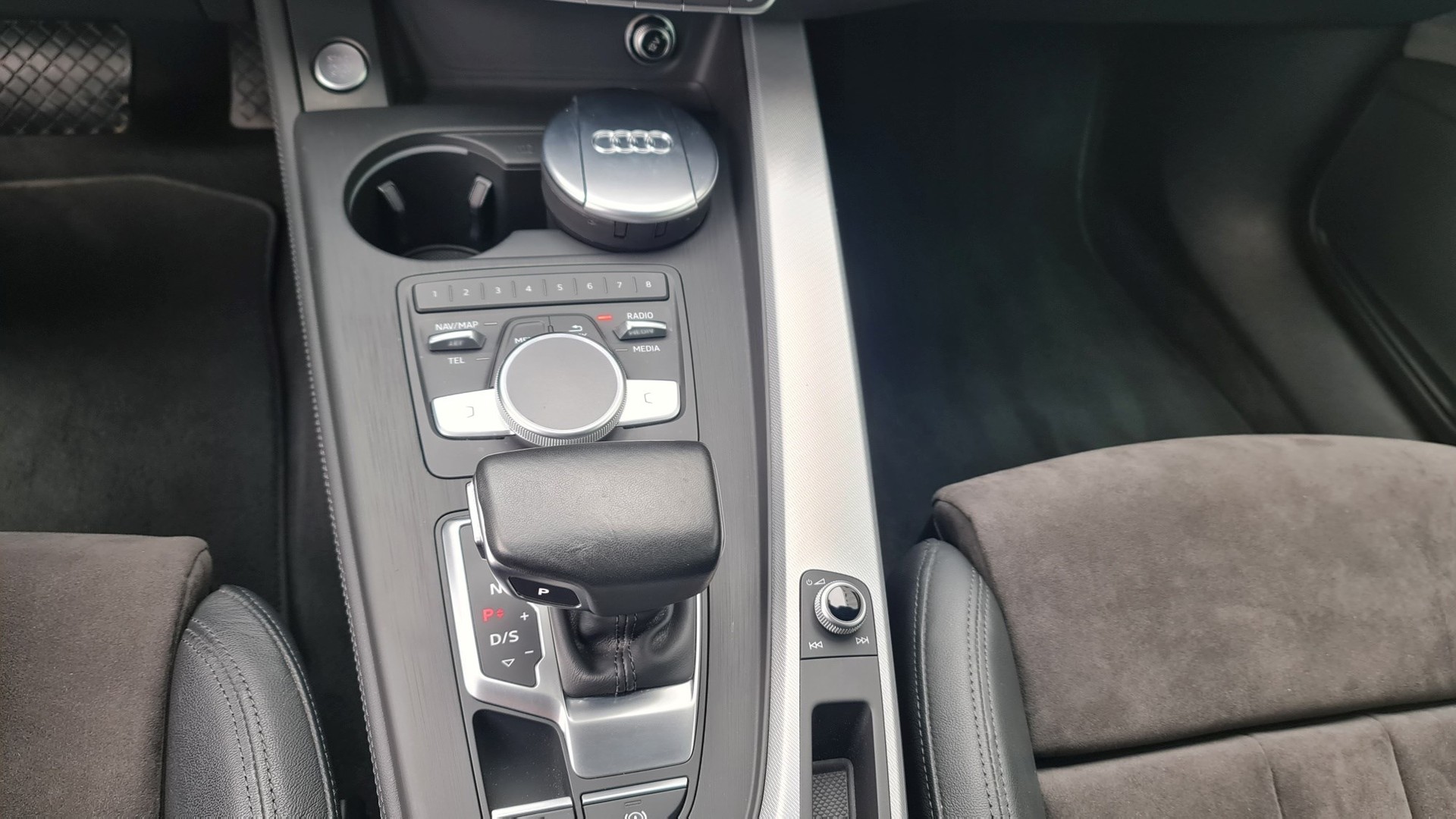 AUDI A4 Avant 2.0 TFSI Design quattro S-tronic-image-7