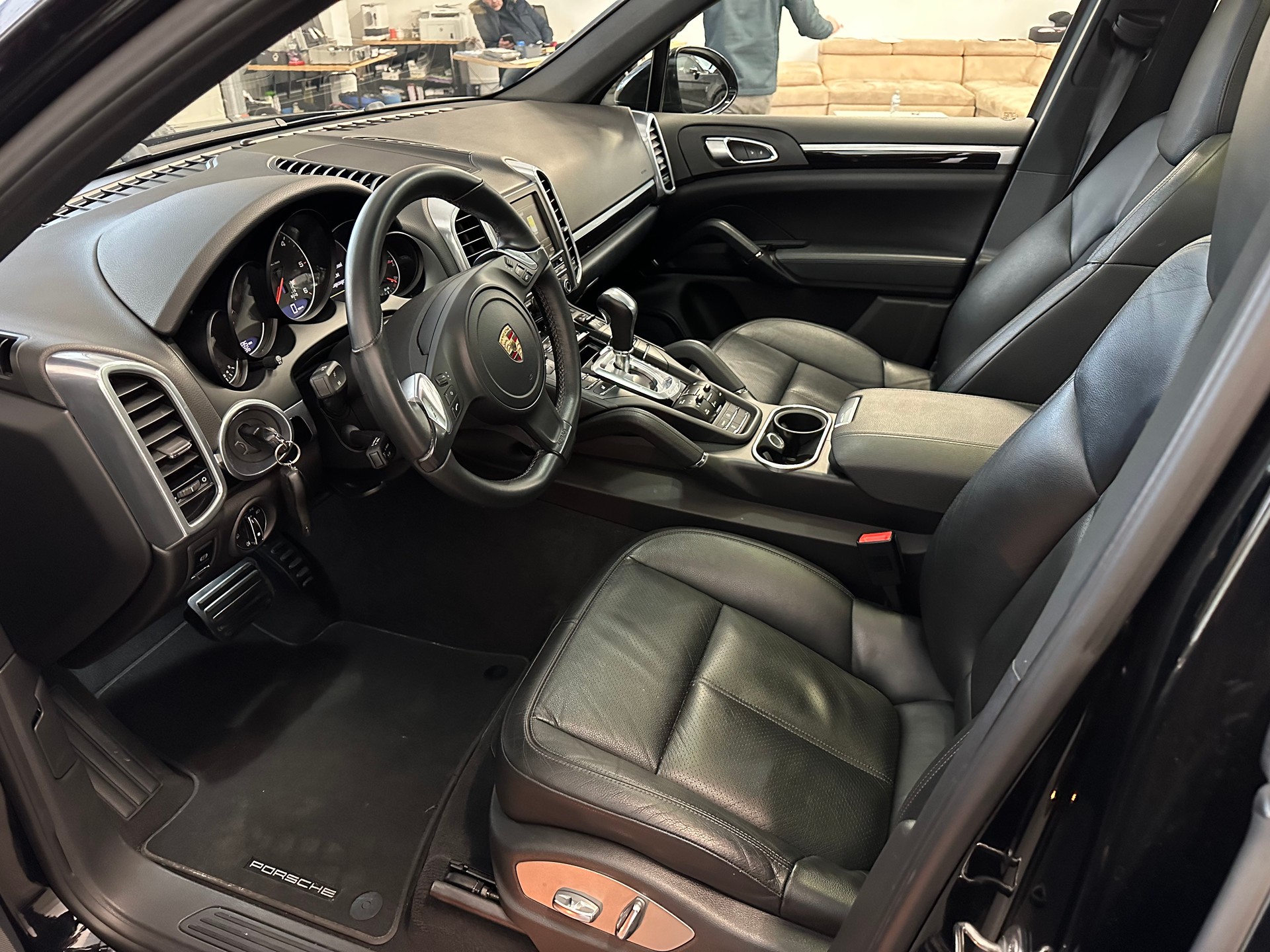 PORSCHE Cayenne Diesel BLACK EDITION-image-3
