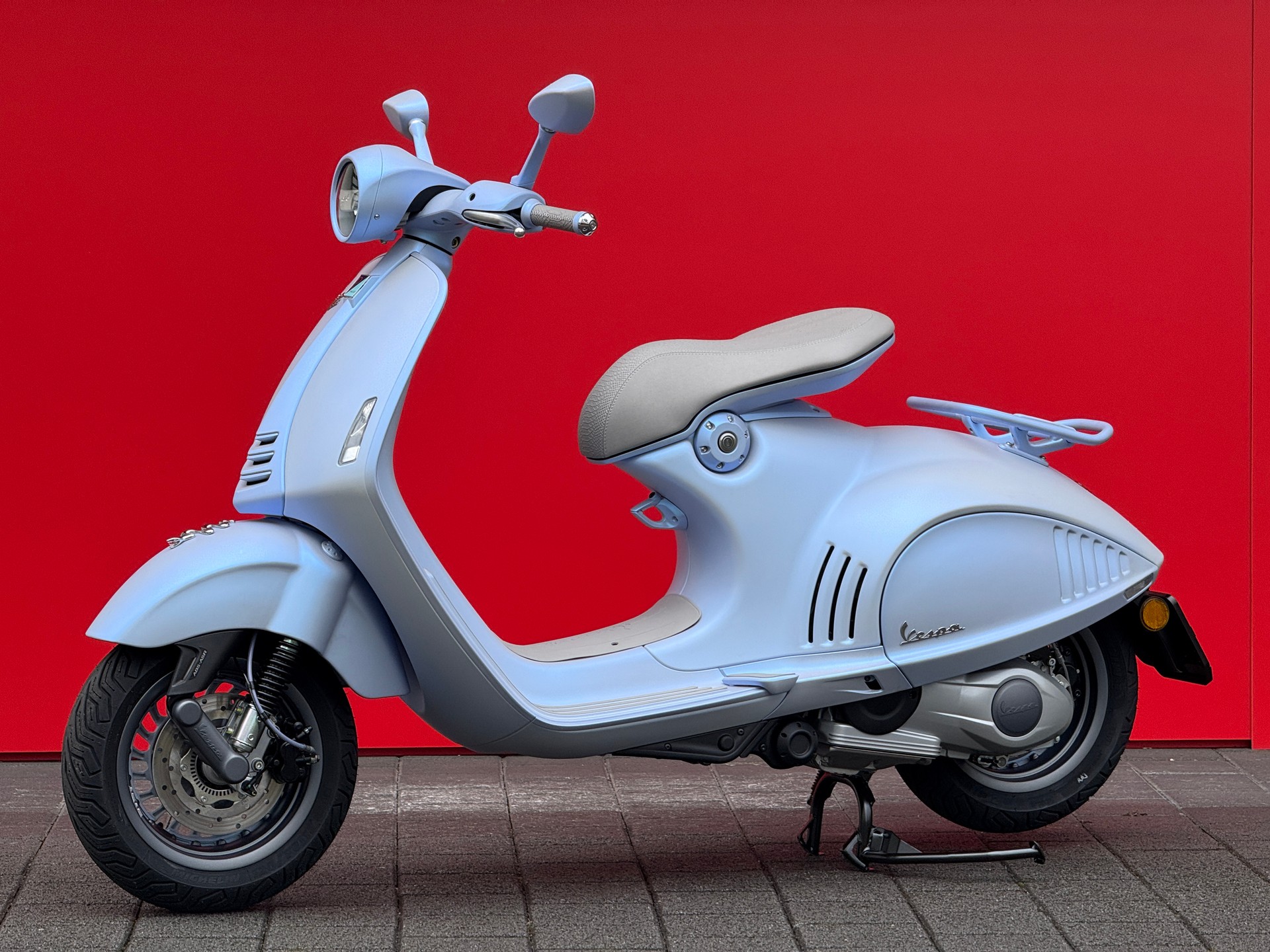 PIAGGIO Vespa 946 Snake-showroom-element-2
