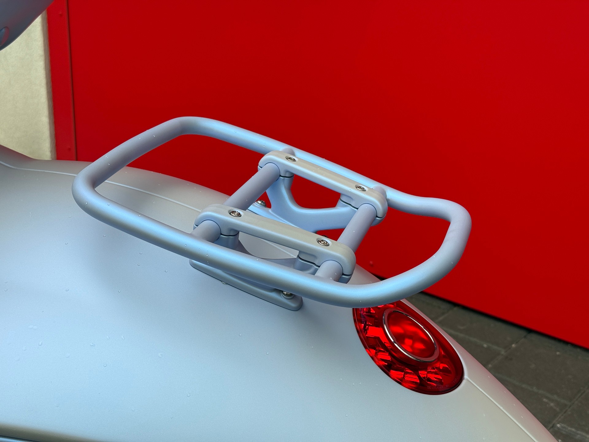 PIAGGIO Vespa 946 Snake-showroom-element-3