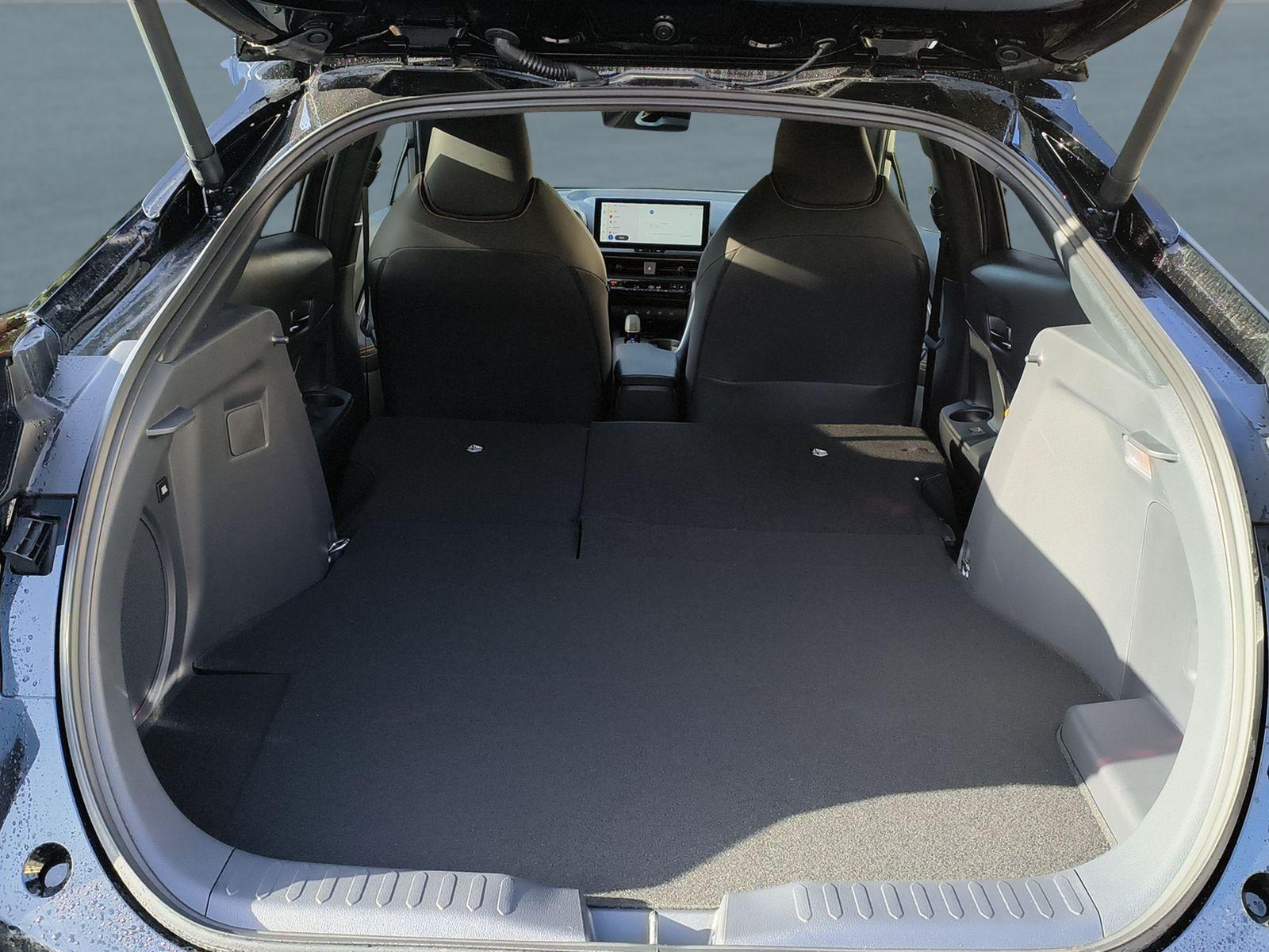 TOYOTA C-HR 2.0 PHEV Style Premiere-image-8