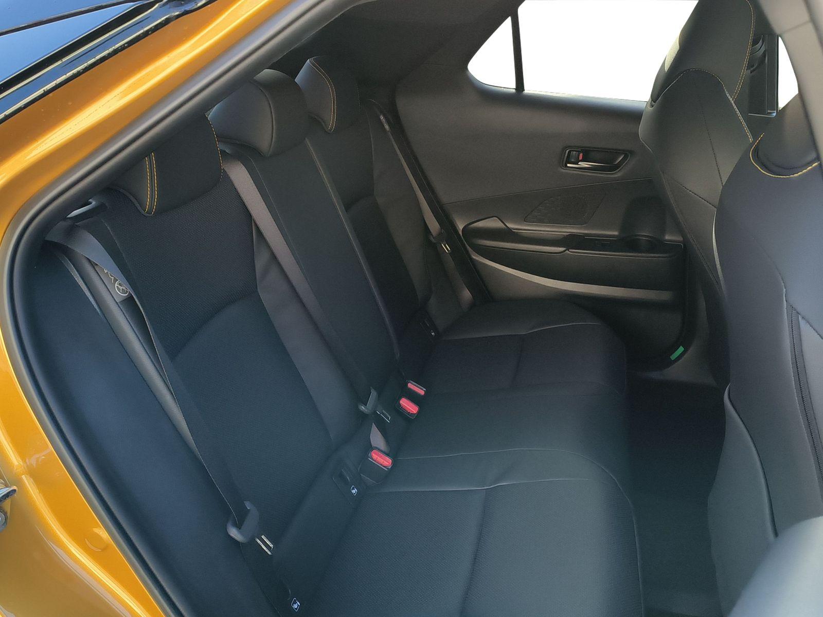TOYOTA C-HR 2.0 PHEV Style Premiere-image-9