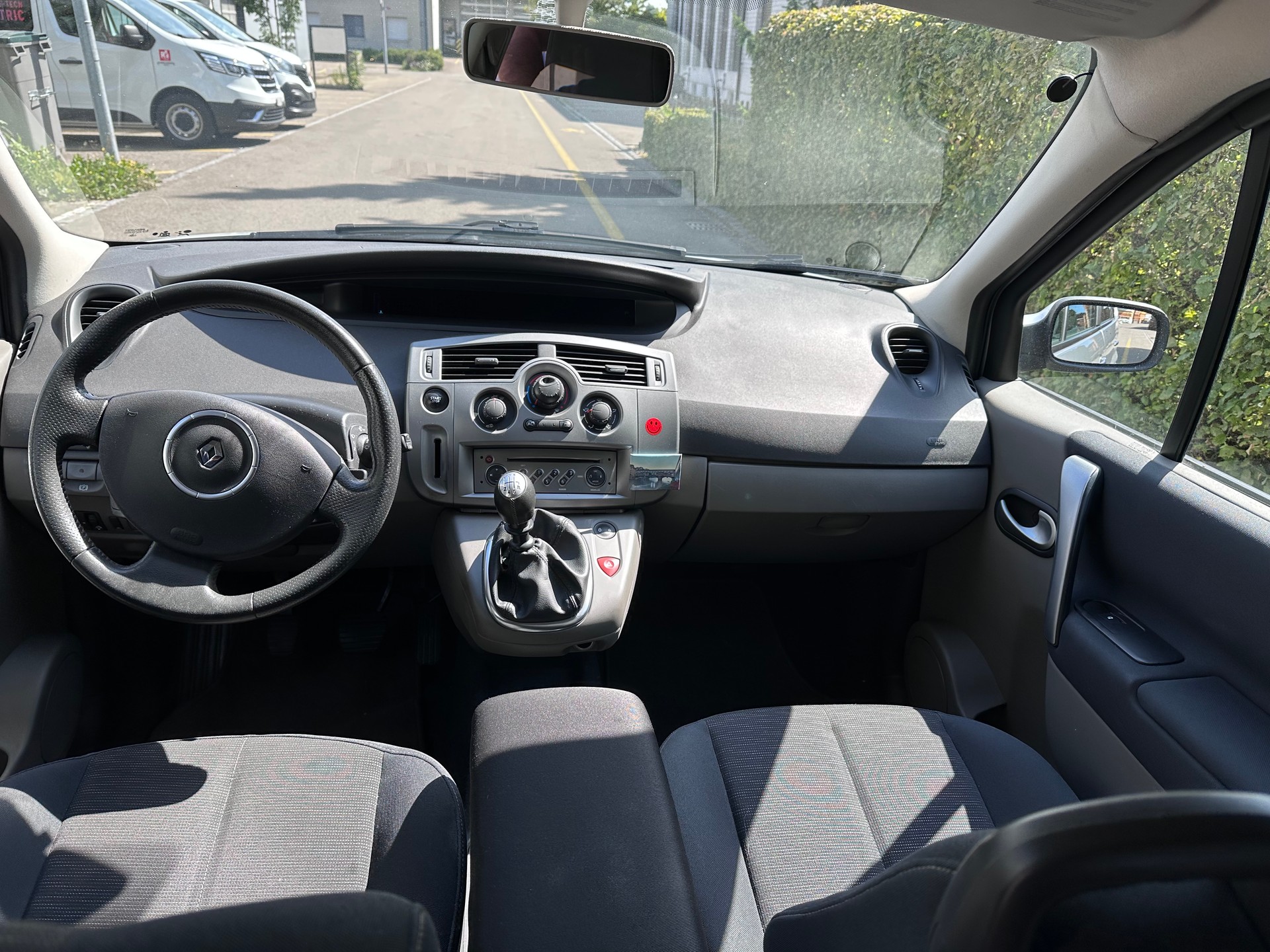 RENAULT MEGANE-image-9