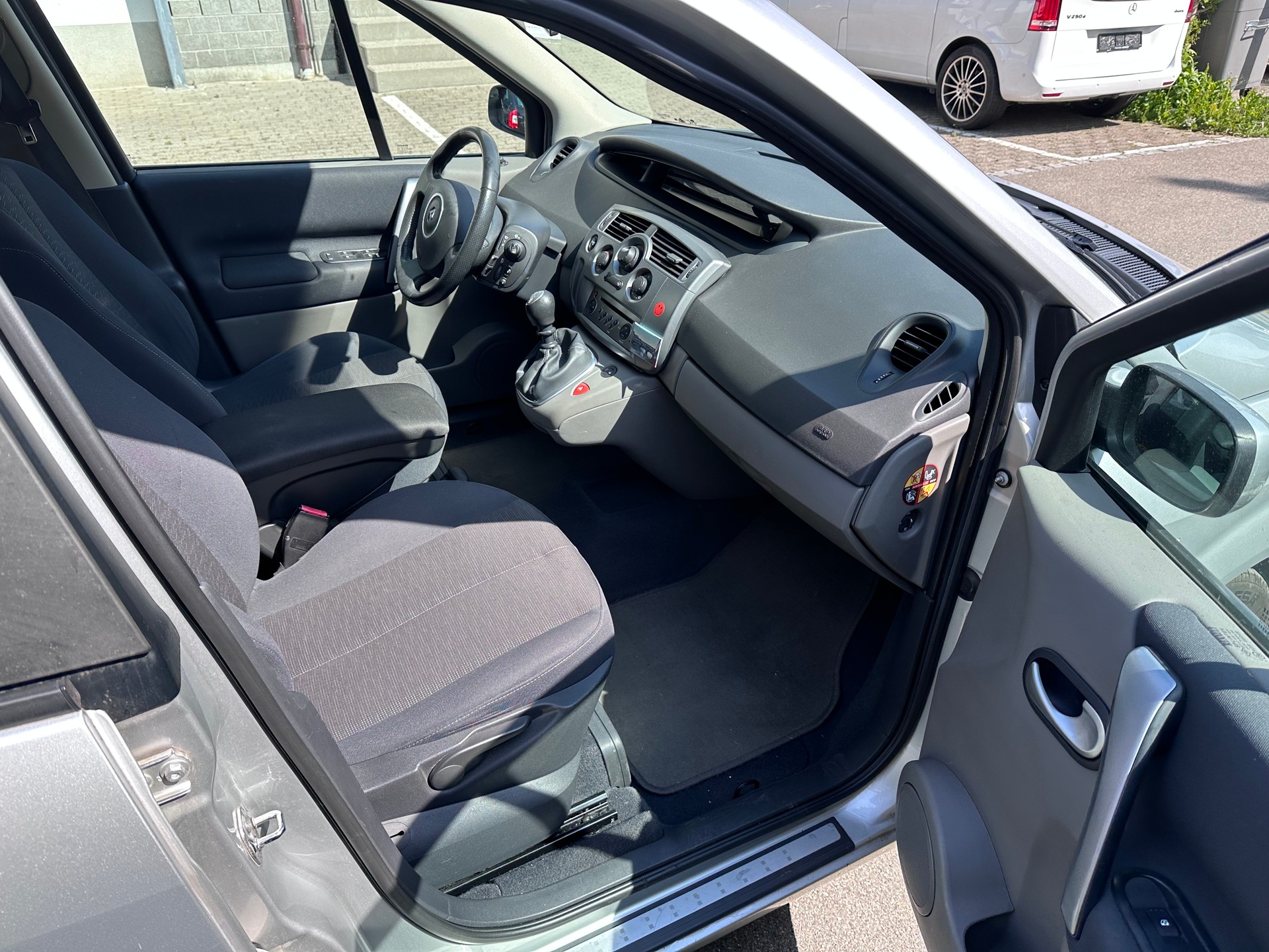 RENAULT MEGANE-image-6