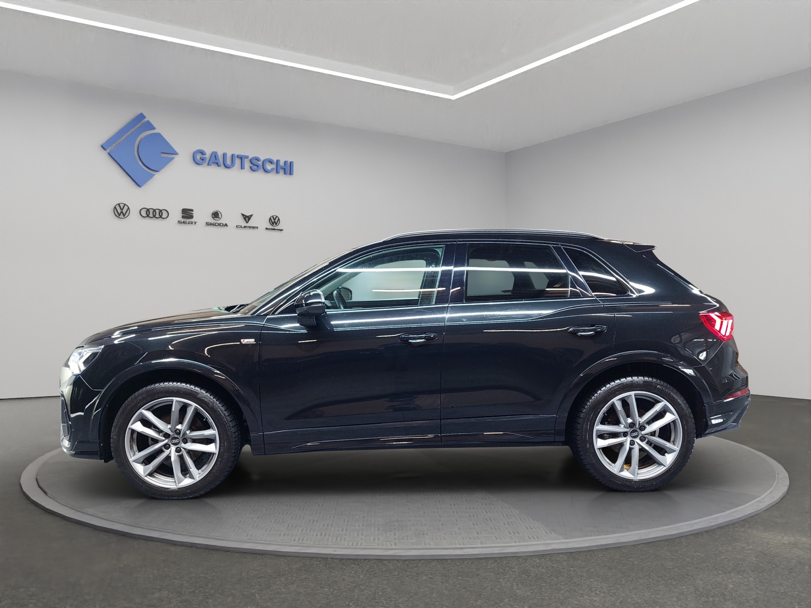 AUDI Q3 35 TDI S line quattro S-tronic-image-1