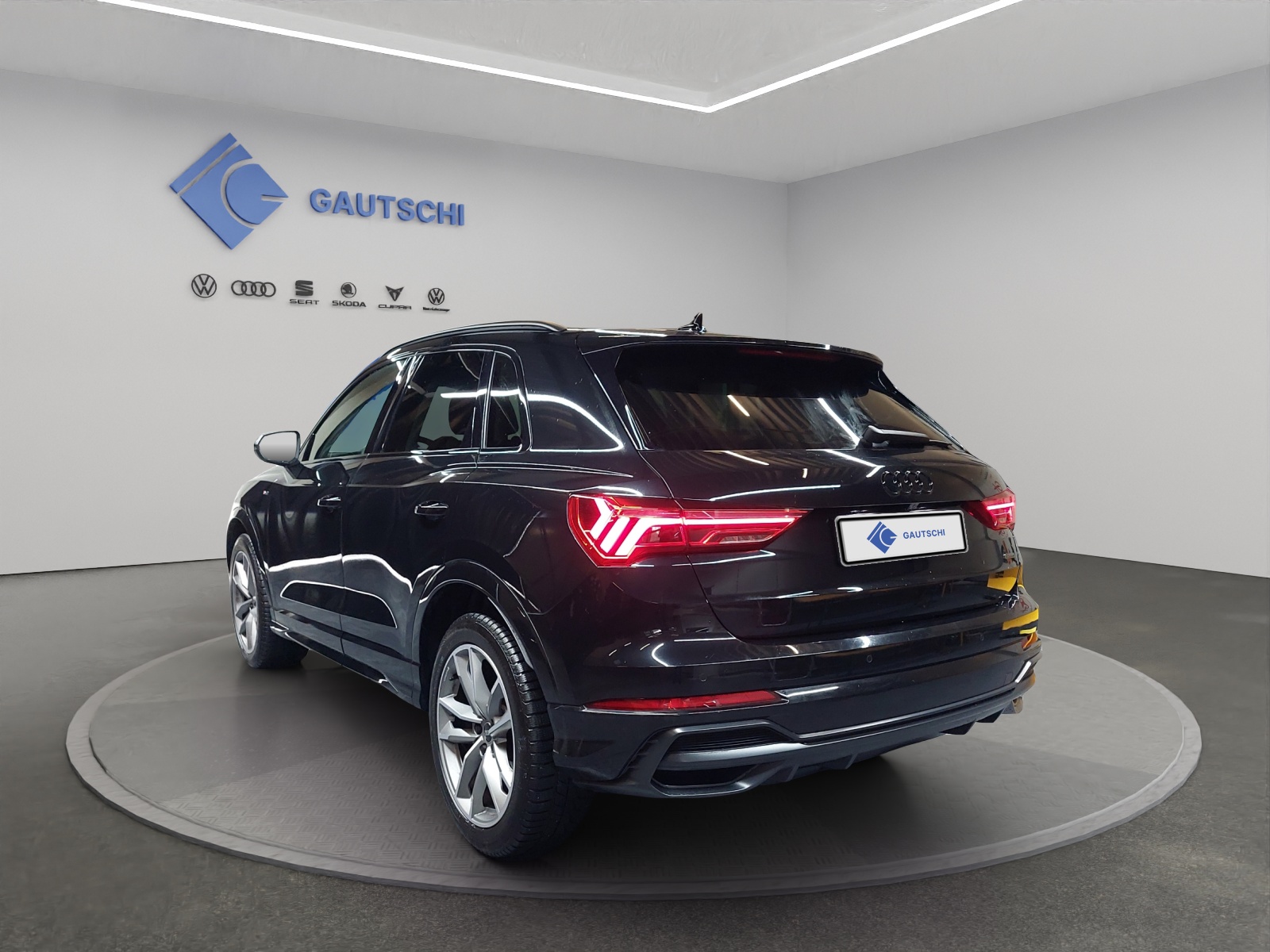 AUDI Q3 35 TDI S line quattro S-tronic-image-2