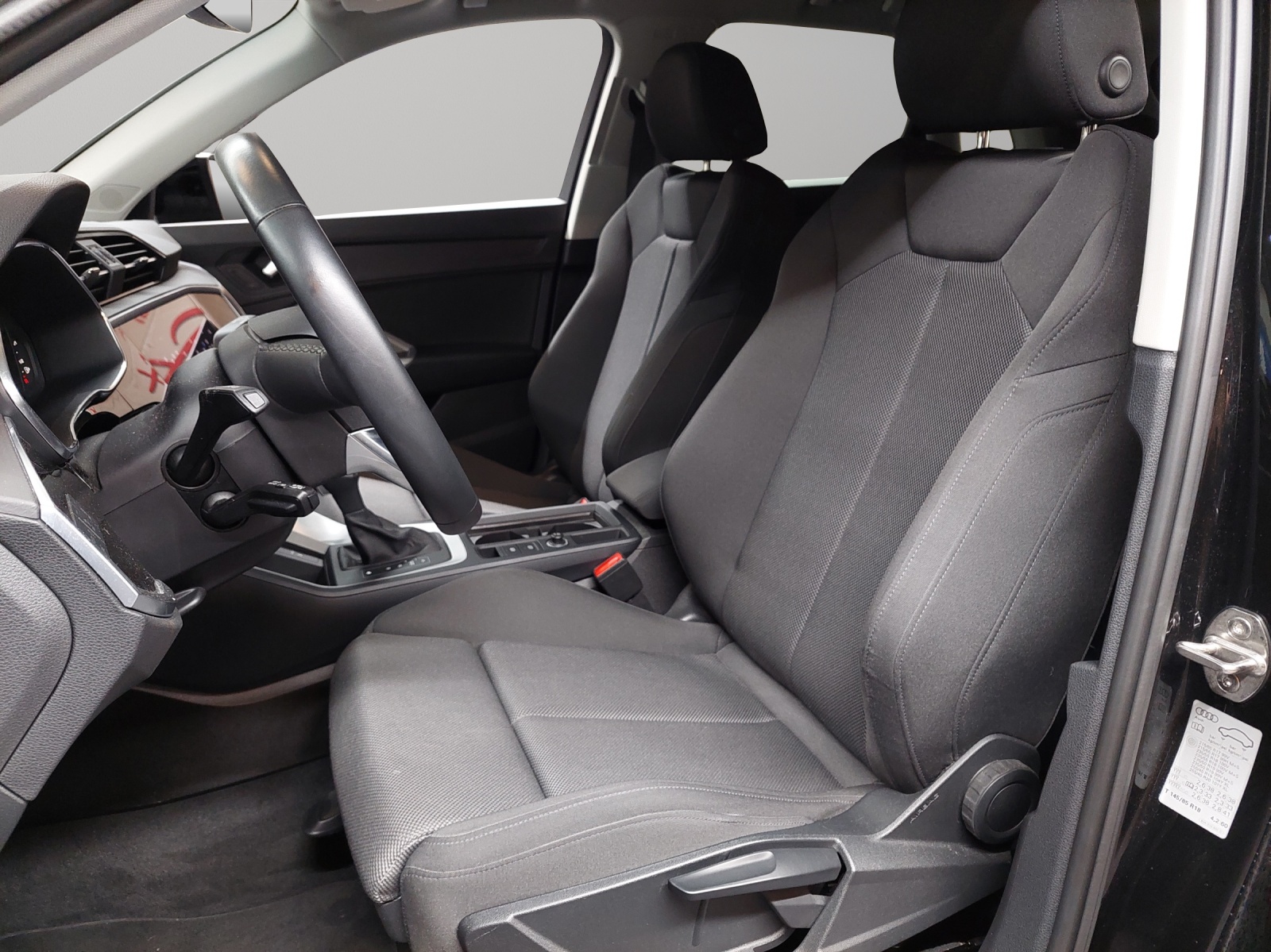AUDI Q3 35 TDI S line quattro S-tronic-image-5