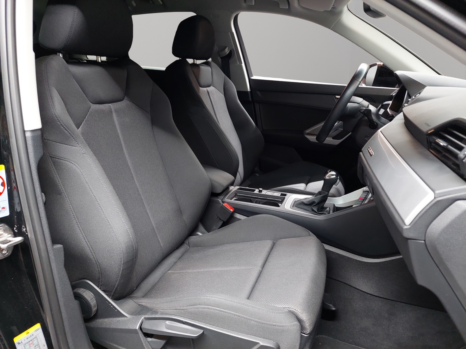 AUDI Q3 35 TDI S line quattro S-tronic-image-8