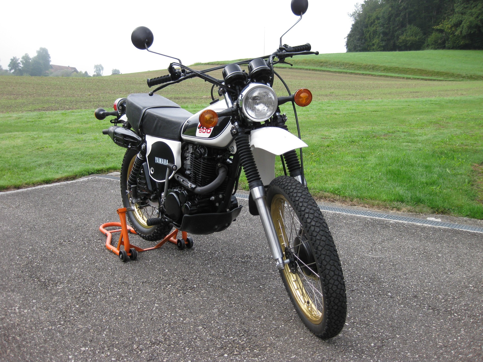 YAMAHA XT 500-image-1