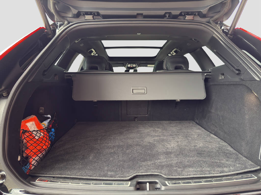 VOLVO XC60 2.0 T8 TE R-Design eAWD-image-11