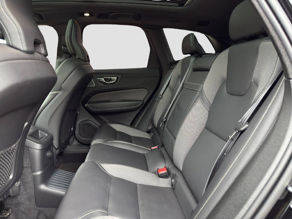 VOLVO XC60 2.0 T8 TE R-Design eAWD-image-10