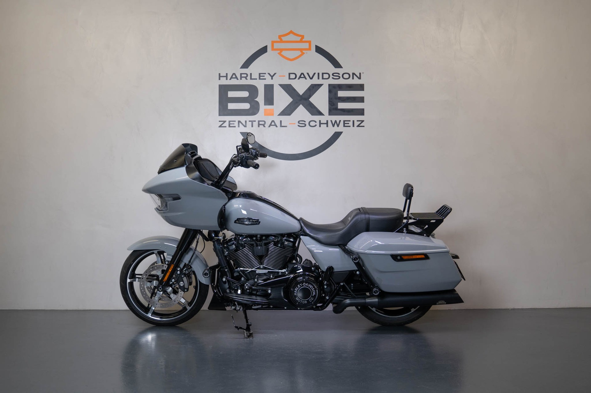 HARLEY-DAVIDSON FLTRX Road Glide 117-showroom-element-1