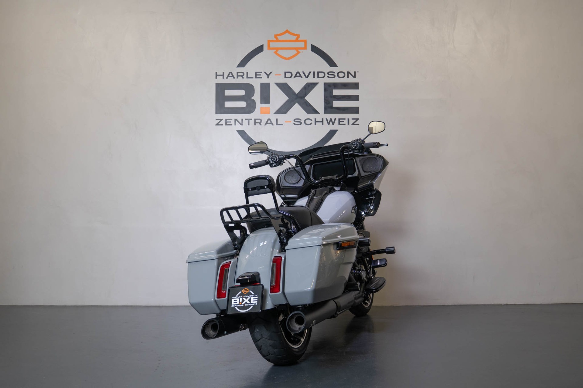 HARLEY-DAVIDSON FLTRX Road Glide 117-showroom-element-3