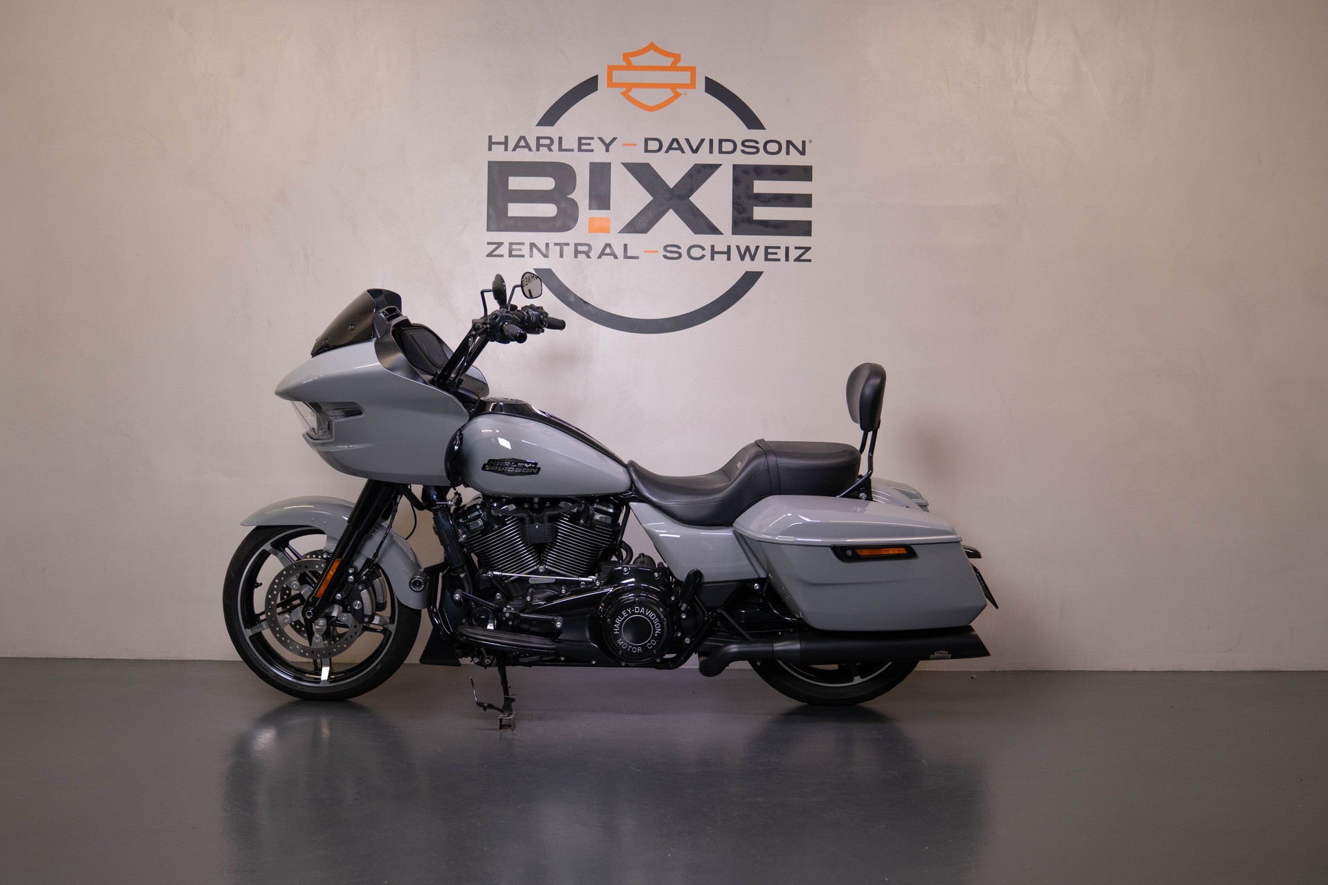 HARLEY-DAVIDSON FLTRX Road Glide 117-showroom-element-1