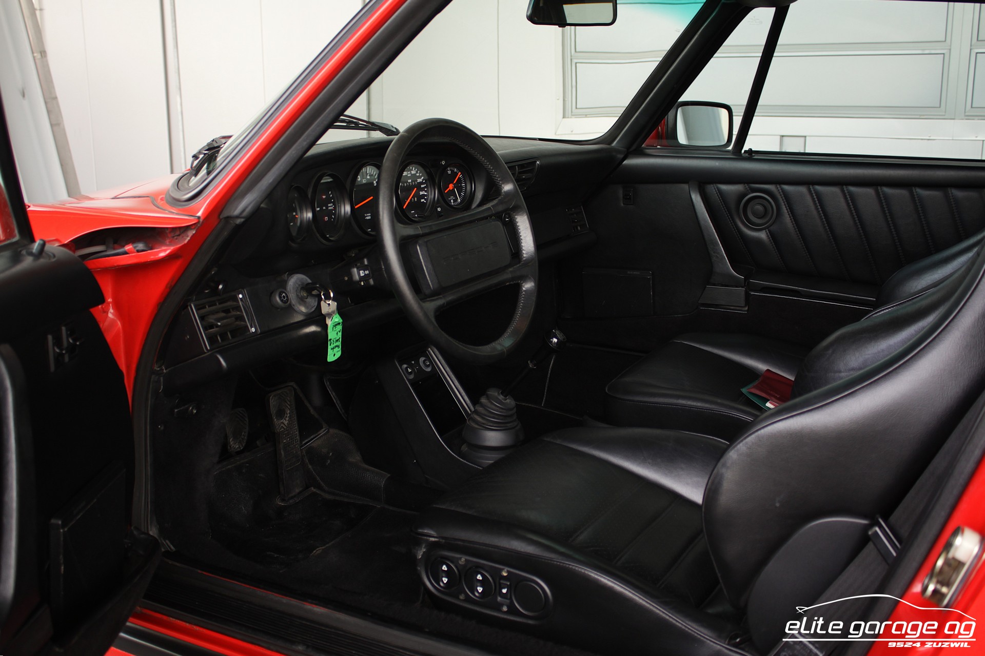 PORSCHE 911 Carrera Cabrio-image-13