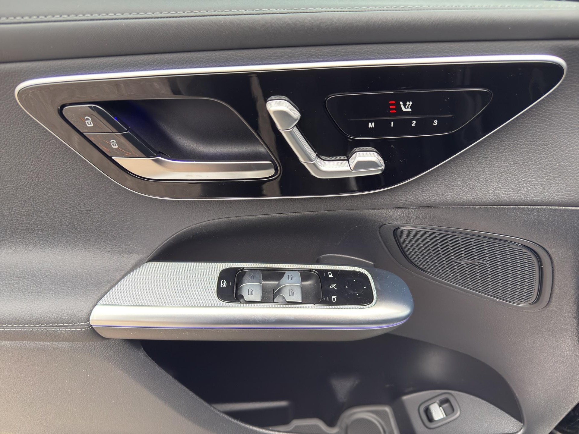 MERCEDES-BENZ GLC 220 d AMG Line 4matic-image-11
