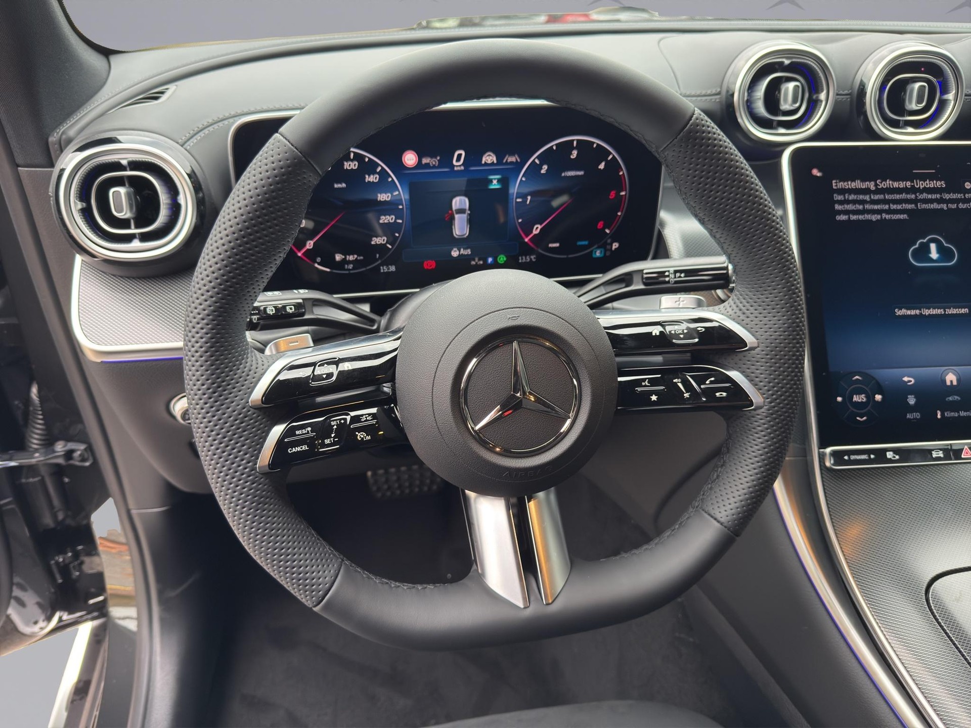 MERCEDES-BENZ GLC 220 d AMG Line 4matic-image-12