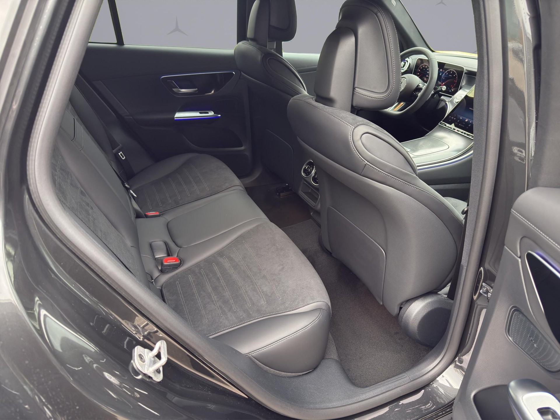 MERCEDES-BENZ GLC 220 d AMG Line 4matic-image-18