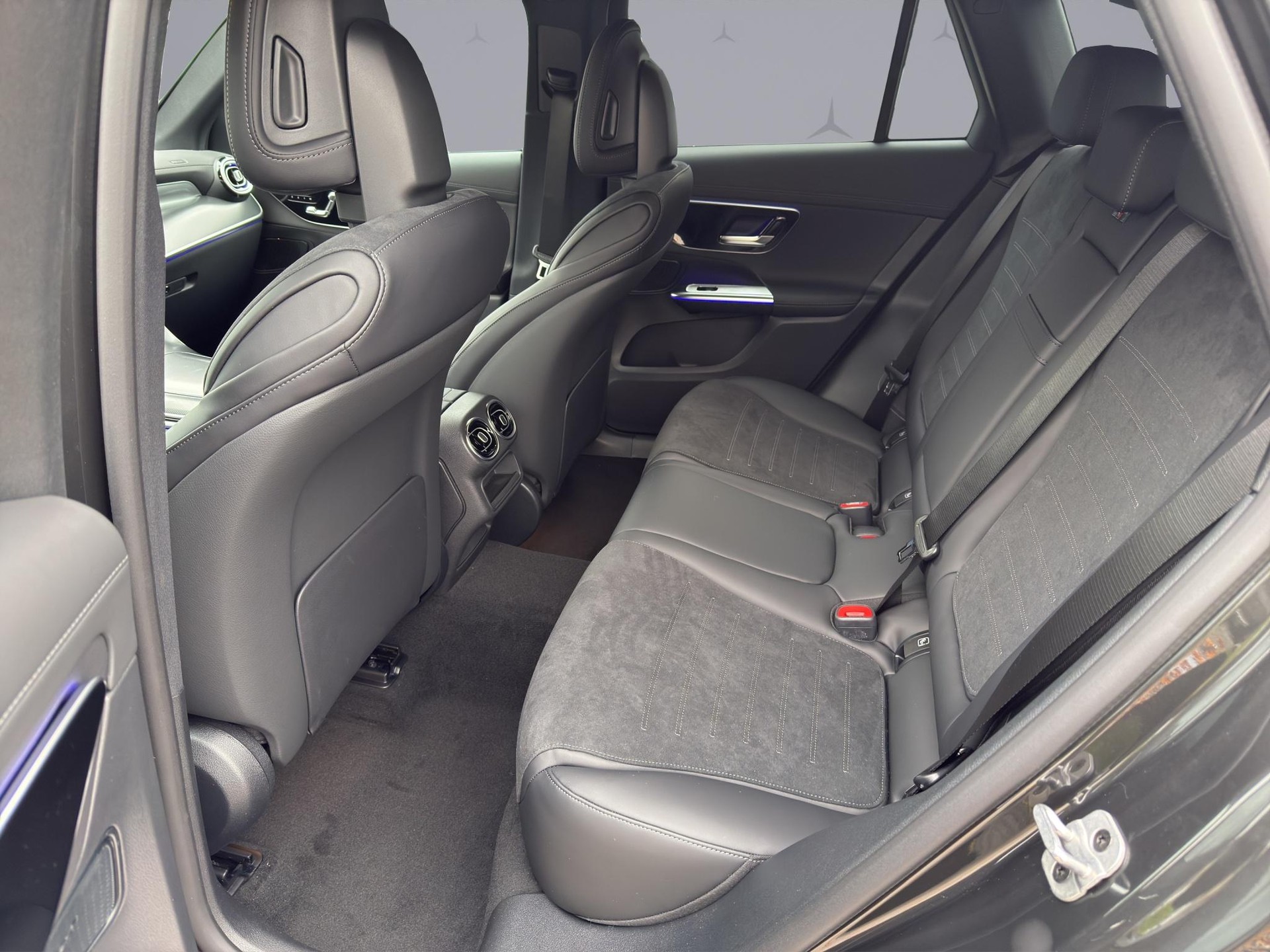 MERCEDES-BENZ GLC 220 d AMG Line 4matic-image-13