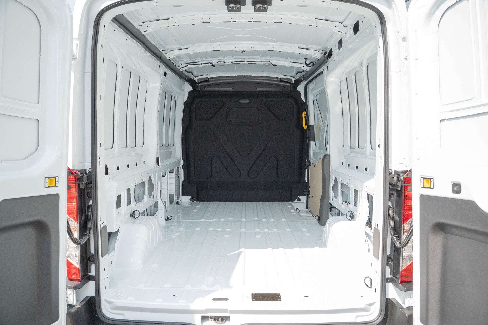 FORD Transit Van 350 L3H2 2.0 EcoBlue 165 Trend 4x4-image-4