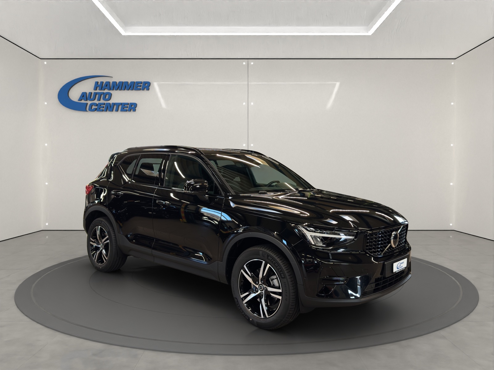 VOLVO XC40 2.0 B3 MH Plus Dark-image-7