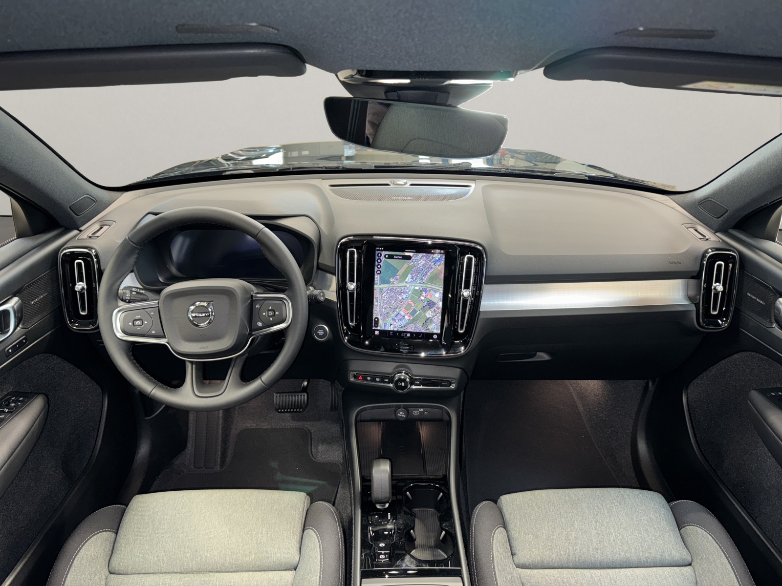 VOLVO XC40 2.0 B3 MH Plus Dark-image-8