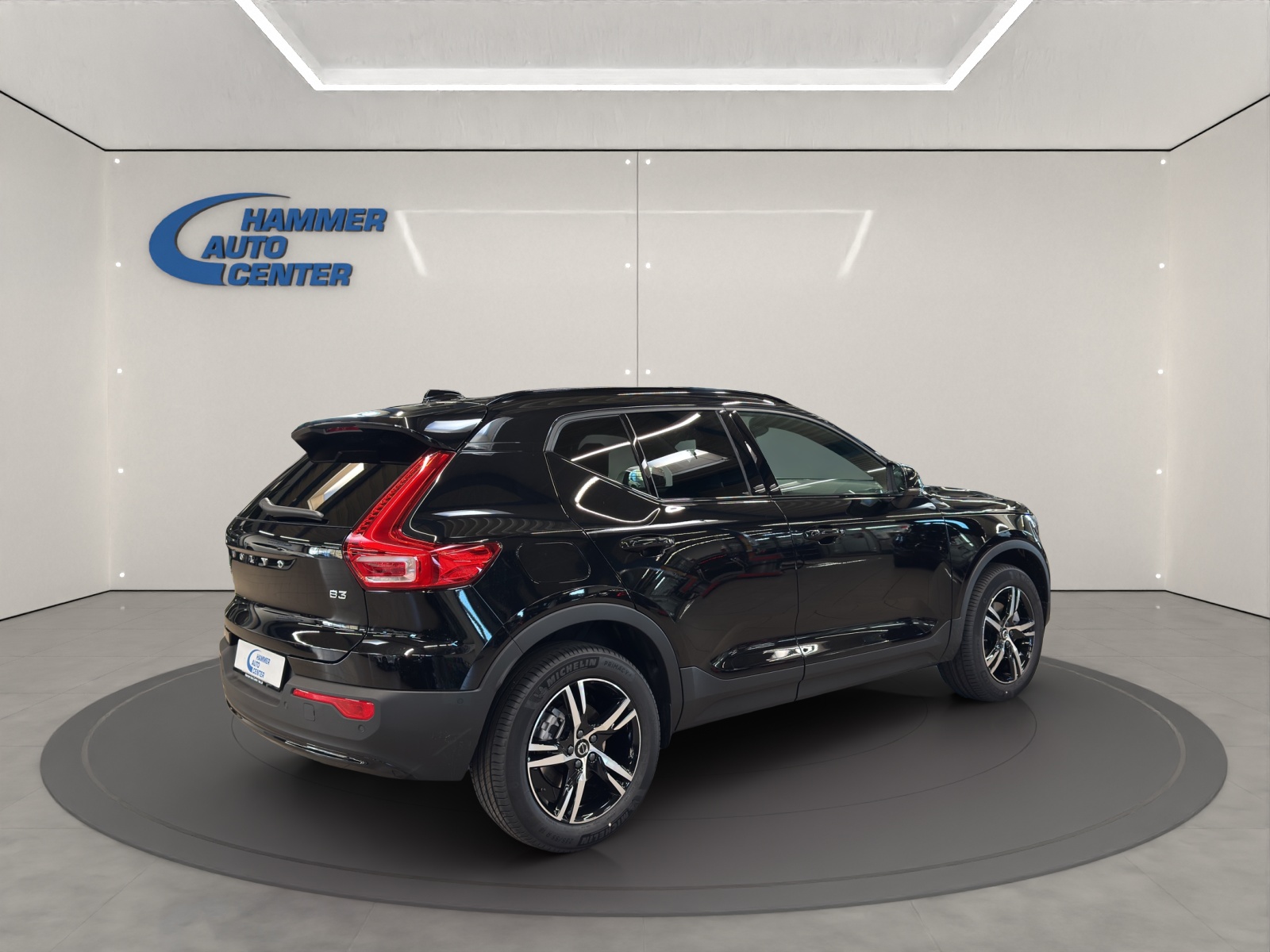 VOLVO XC40 2.0 B3 MH Plus Dark-image-3