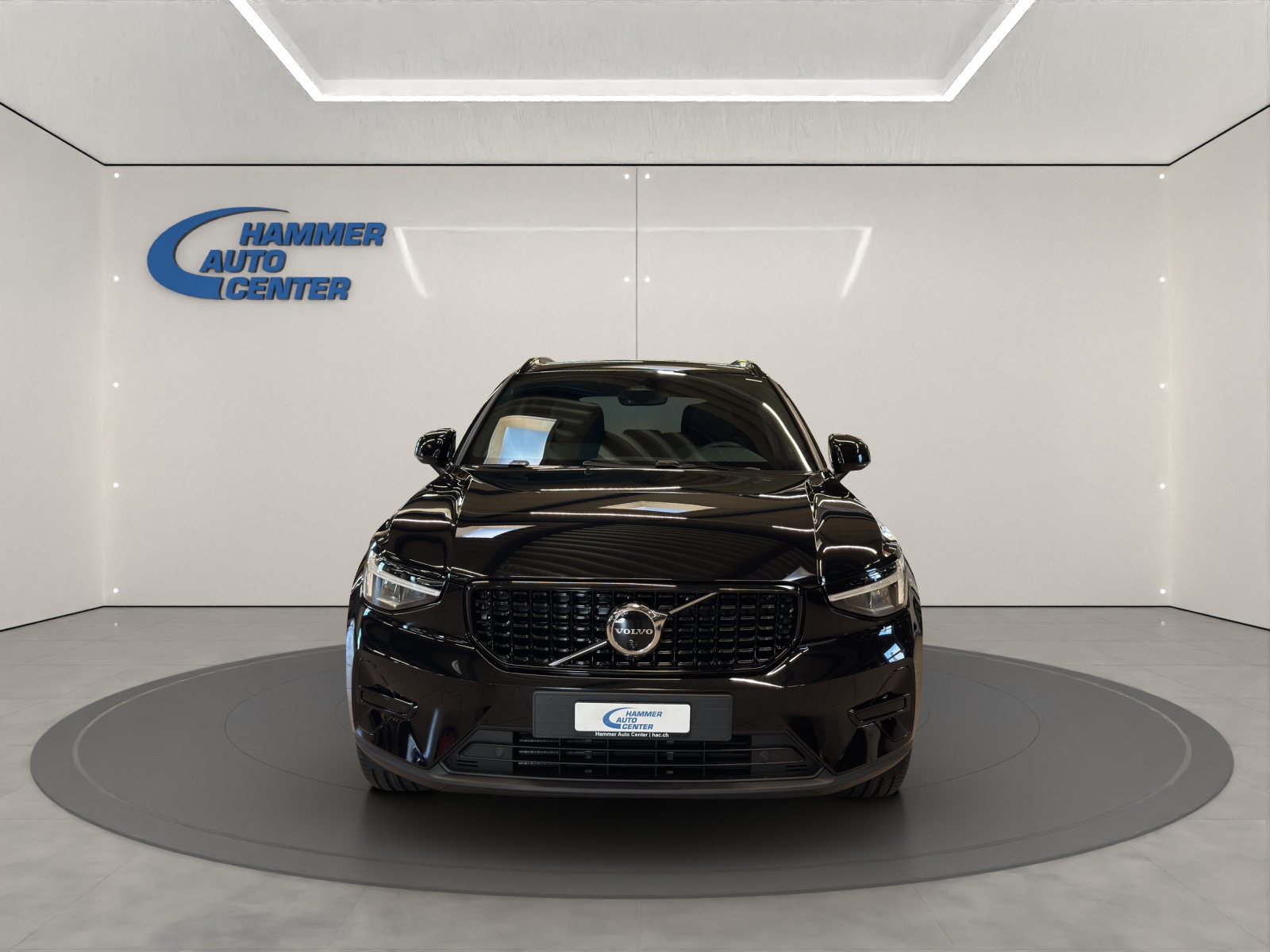 VOLVO XC40 2.0 B3 MH Plus Dark-image-5