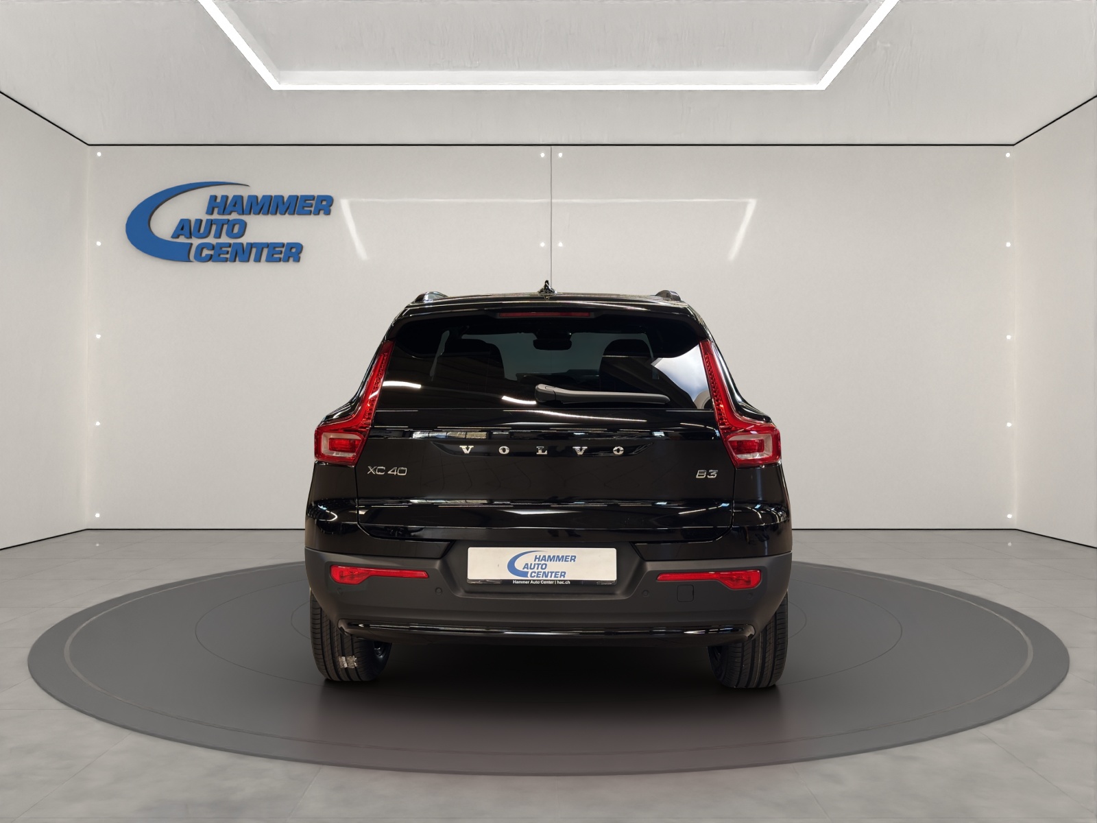 VOLVO XC40 2.0 B3 MH Plus Dark-image-1